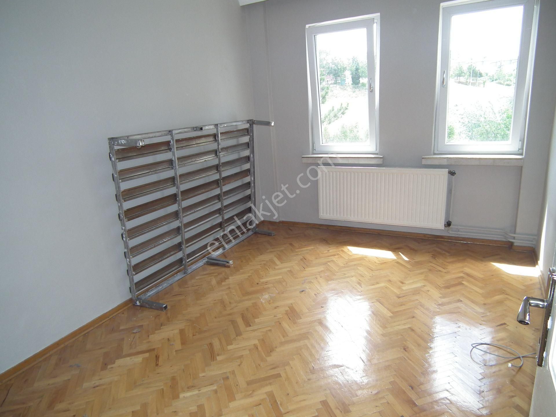 Kiralık 3+1 Daire- Metro Yanında- Güzel Lokasyonda - Görsel 24