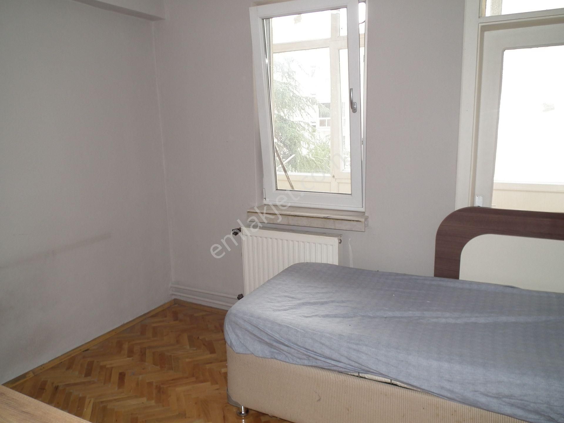 Kiralık 3+1 Daire- Metro Yanında- Güzel Lokasyonda - Görsel 10