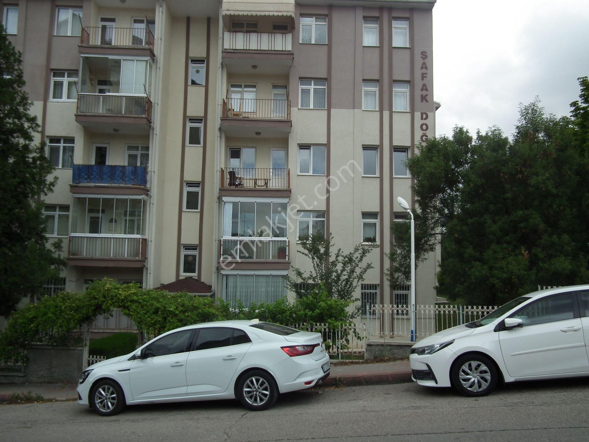 Kiralık 3+1 Daire- Metro Yanında- Güzel Lokasyonda