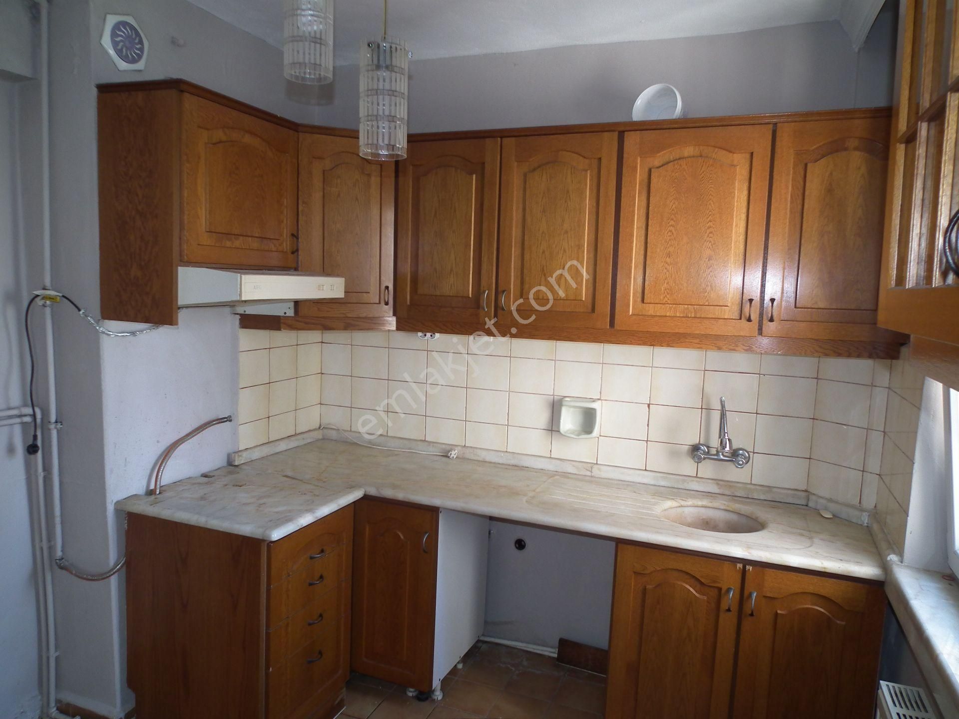 Kiralık 3+1 Daire- Metro Yanında- Güzel Lokasyonda - Görsel 23