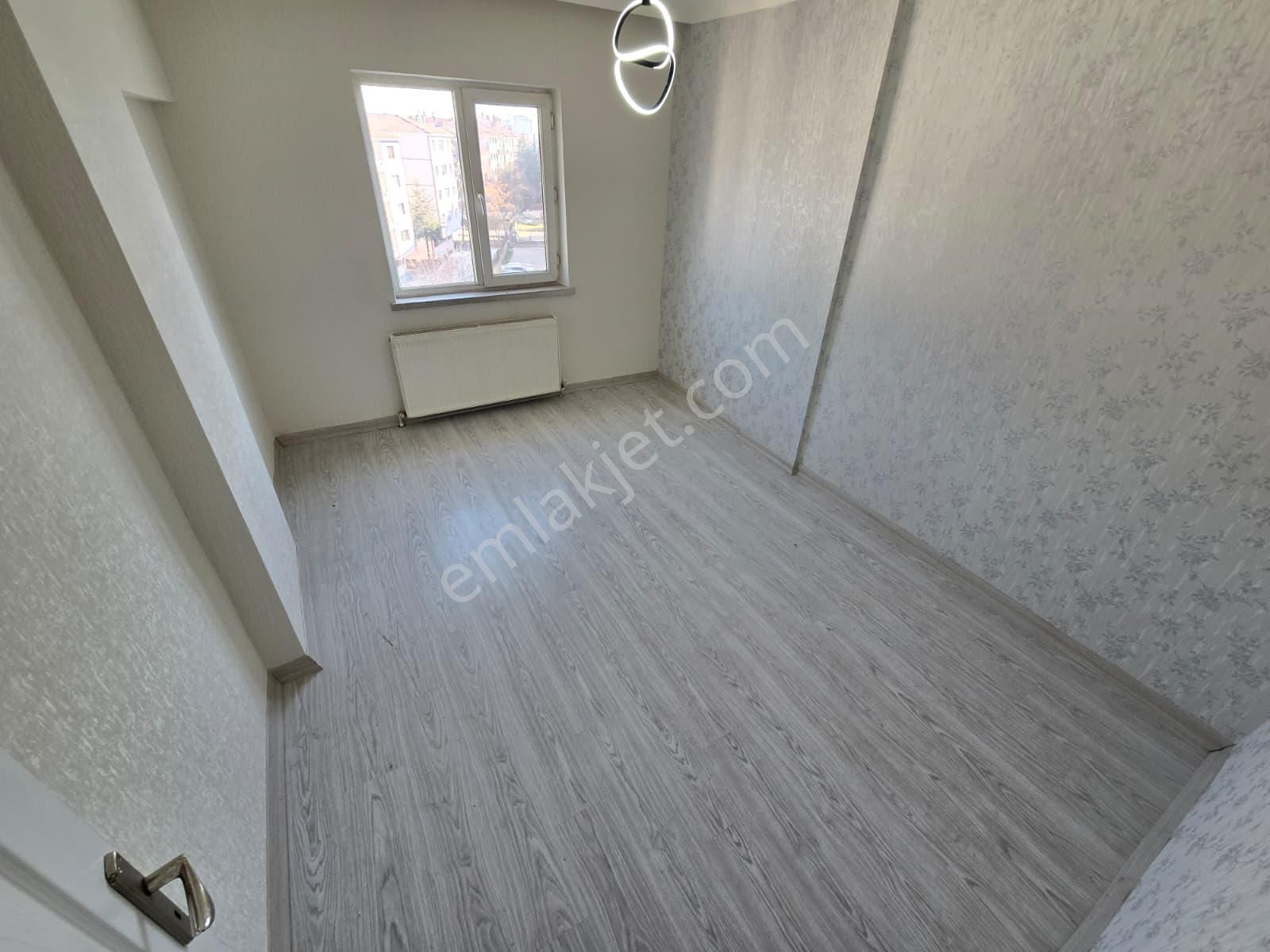 Sincan'da Vatan Cad. Üzeri 3+1 Full Yapılı Kilerli Mükemmel Konumda Satılık Daire - Görsel 24