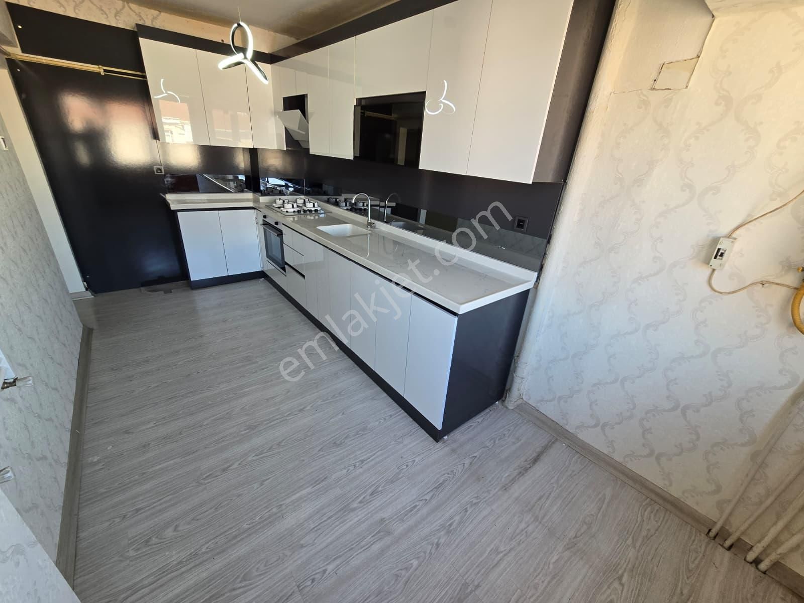 Sincan'da Vatan Cad. Üzeri 3+1 Full Yapılı Kilerli Mükemmel Konumda Satılık Daire - Görsel 11