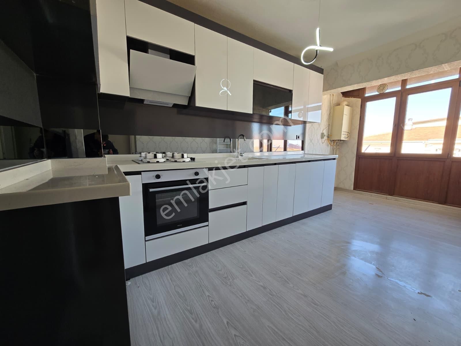 Sincan'da Vatan Cad. Üzeri 3+1 Full Yapılı Kilerli Mükemmel Konumda Satılık Daire - Görsel 17