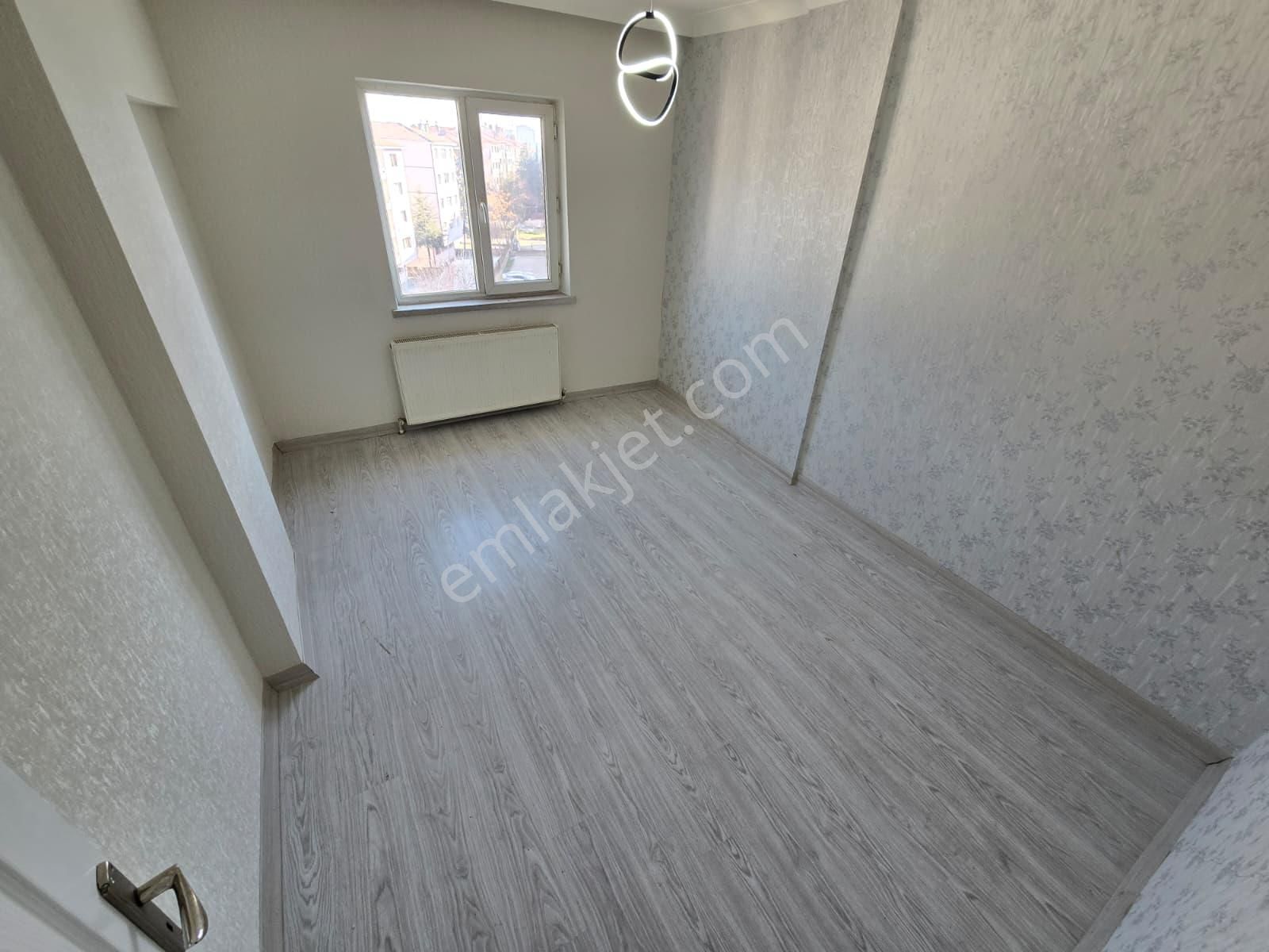 Sincan'da Vatan Cad. Üzeri 3+1 Full Yapılı Kilerli Mükemmel Konumda Satılık Daire - Görsel 22