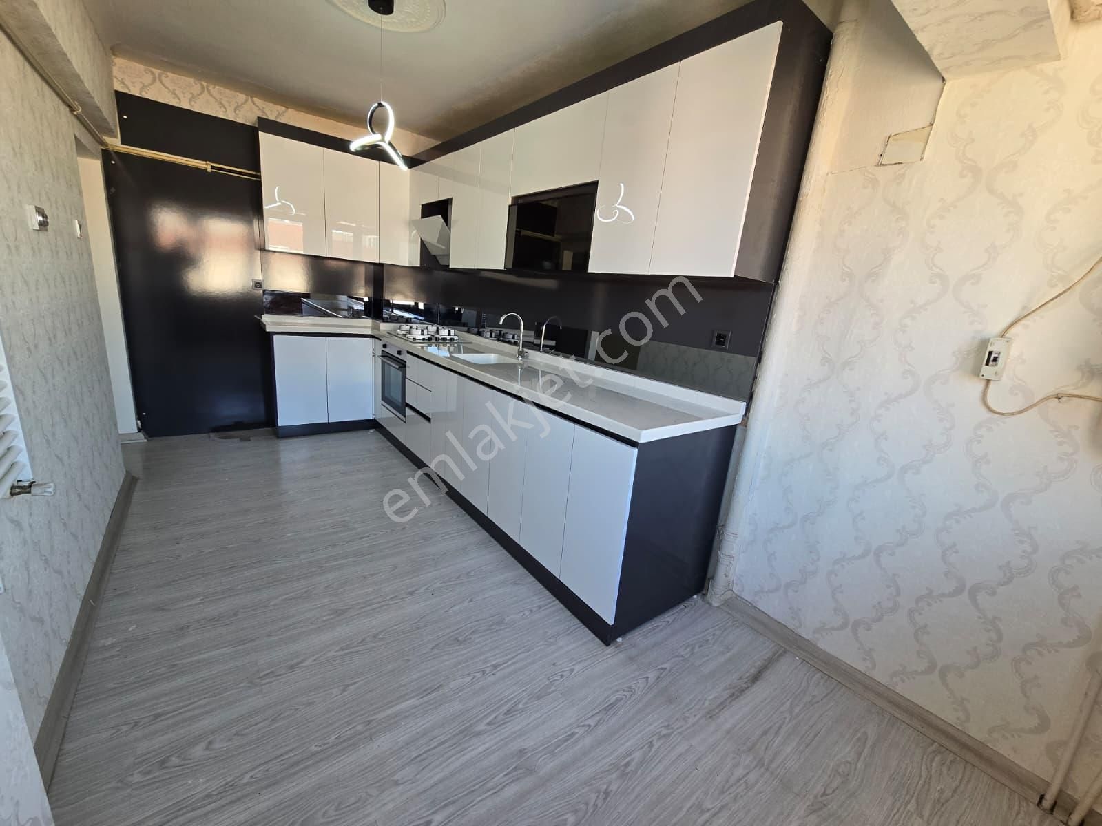 Sincan'da Vatan Cad. Üzeri 3+1 Full Yapılı Kilerli Mükemmel Konumda Satılık Daire - Görsel 3