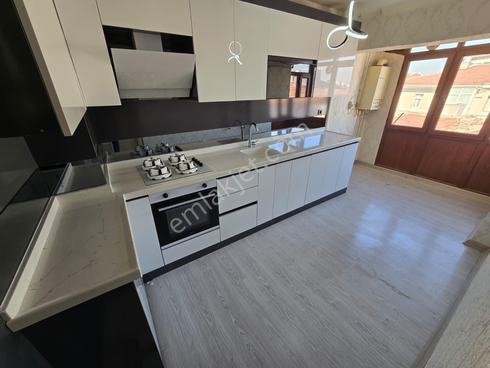 Sincan'da Vatan Cad. Üzeri 3+1 Full Yapılı Kilerli Mükemmel Konumda Satılık Daire - Görsel 14