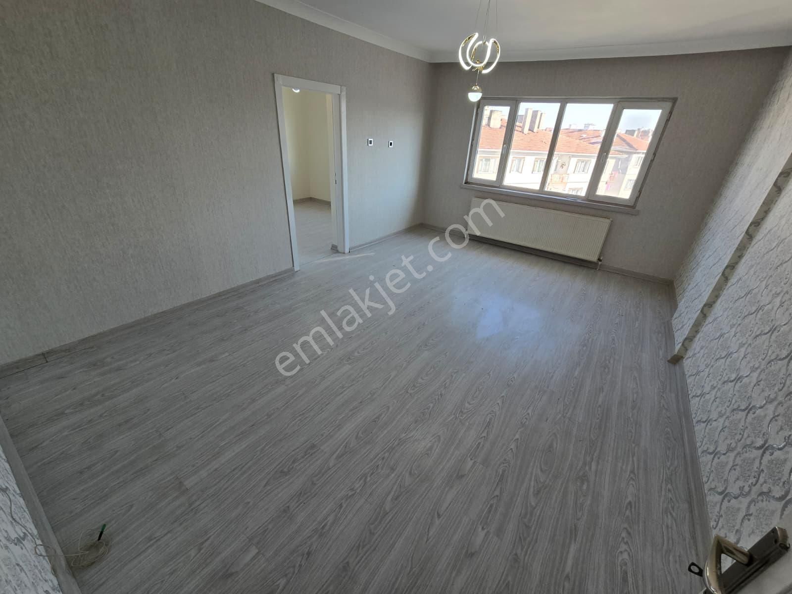 Sincan'da Vatan Cad. Üzeri 3+1 Full Yapılı Kilerli Mükemmel Konumda Satılık Daire - Görsel 4