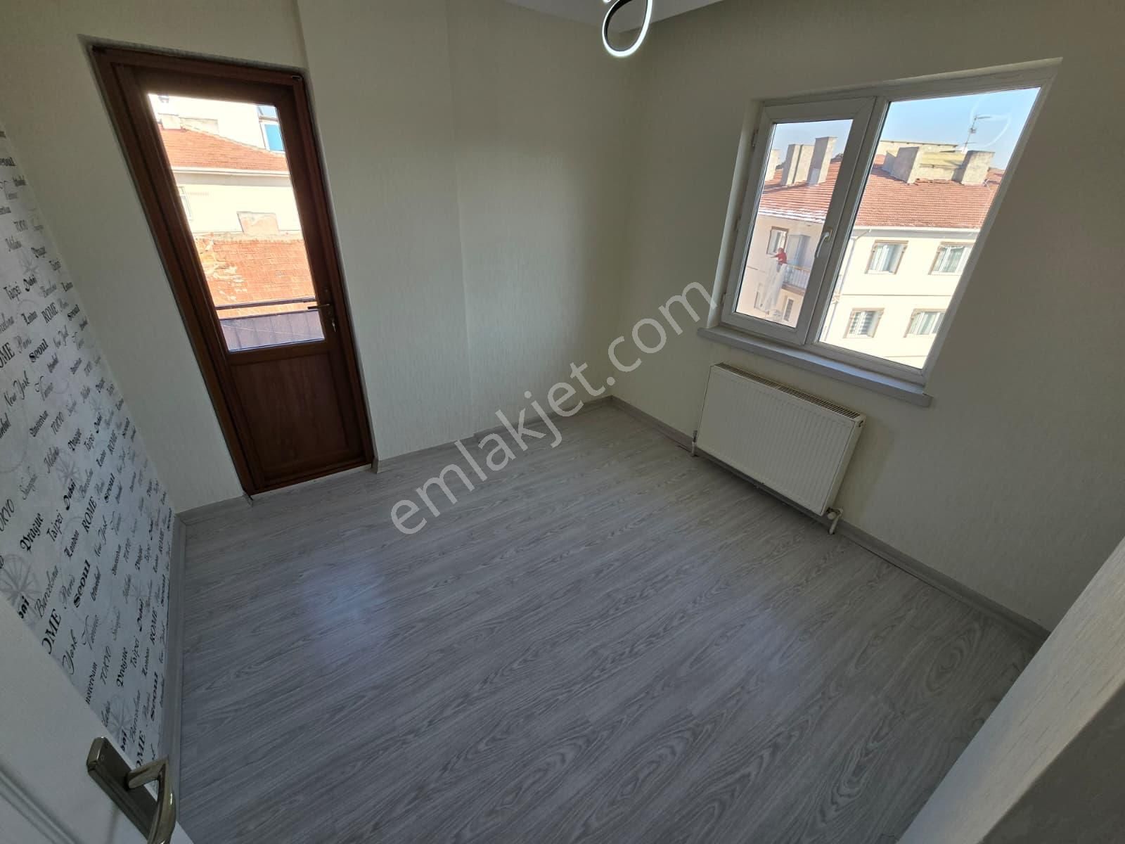 Sincan'da Vatan Cad. Üzeri 3+1 Full Yapılı Kilerli Mükemmel Konumda Satılık Daire - Görsel 9