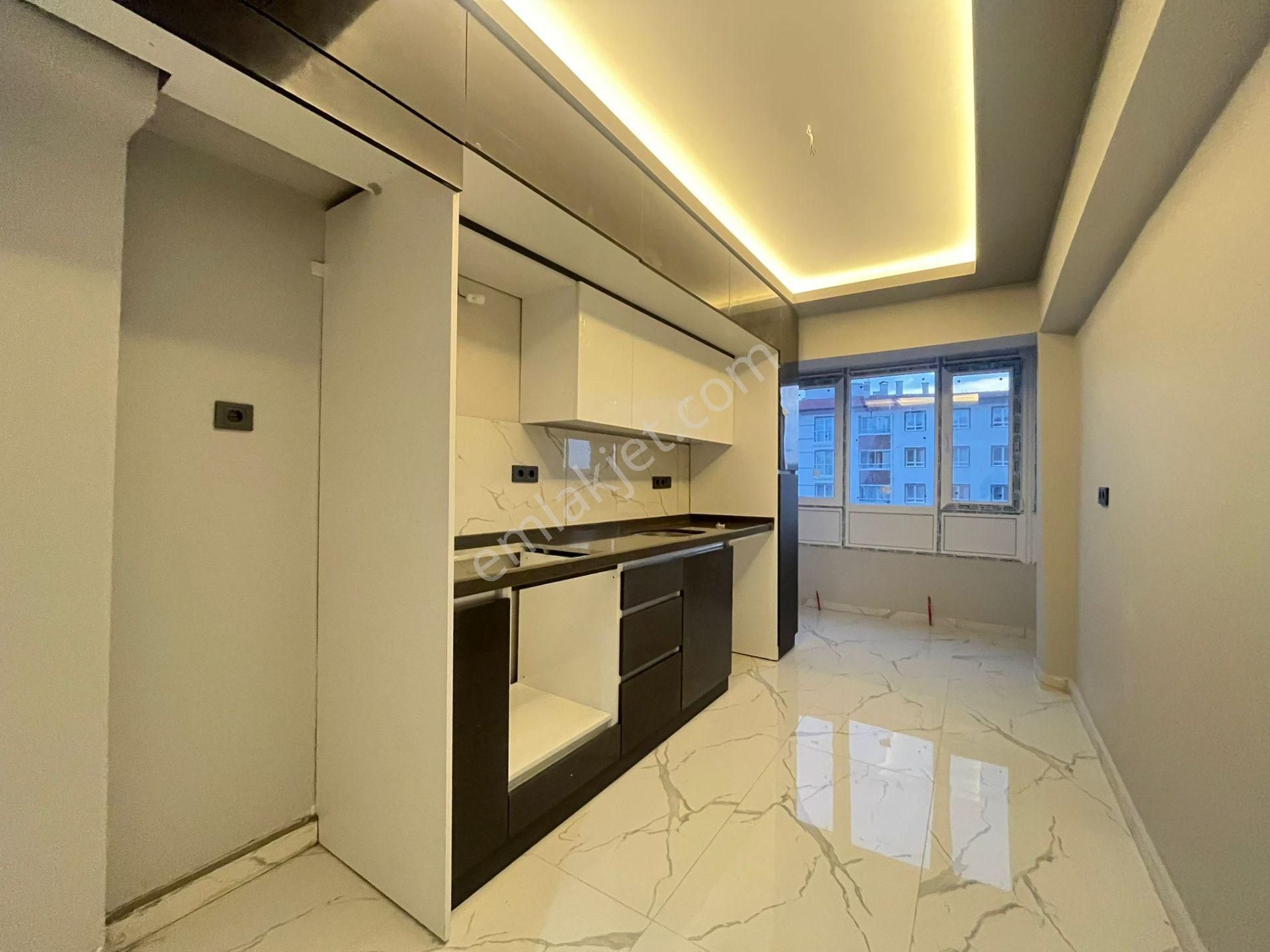 Pursaklar Mehmet Zengin Emlak'tan Okullar Bölgesinde, İçi Komple Yenilenmiş Şık Tasarımlı 2.kat 3+1