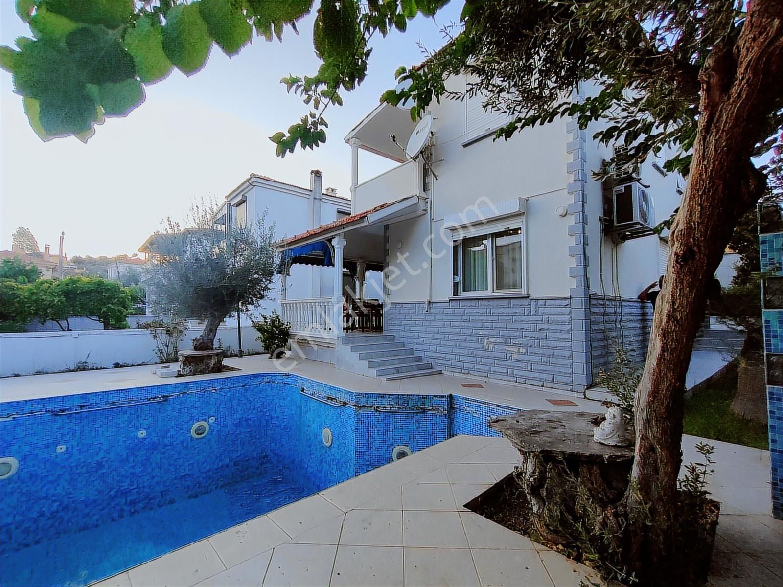 Onvest'ten / Cunda Adasında Müstakil Havuzlu Villa Denize 150m