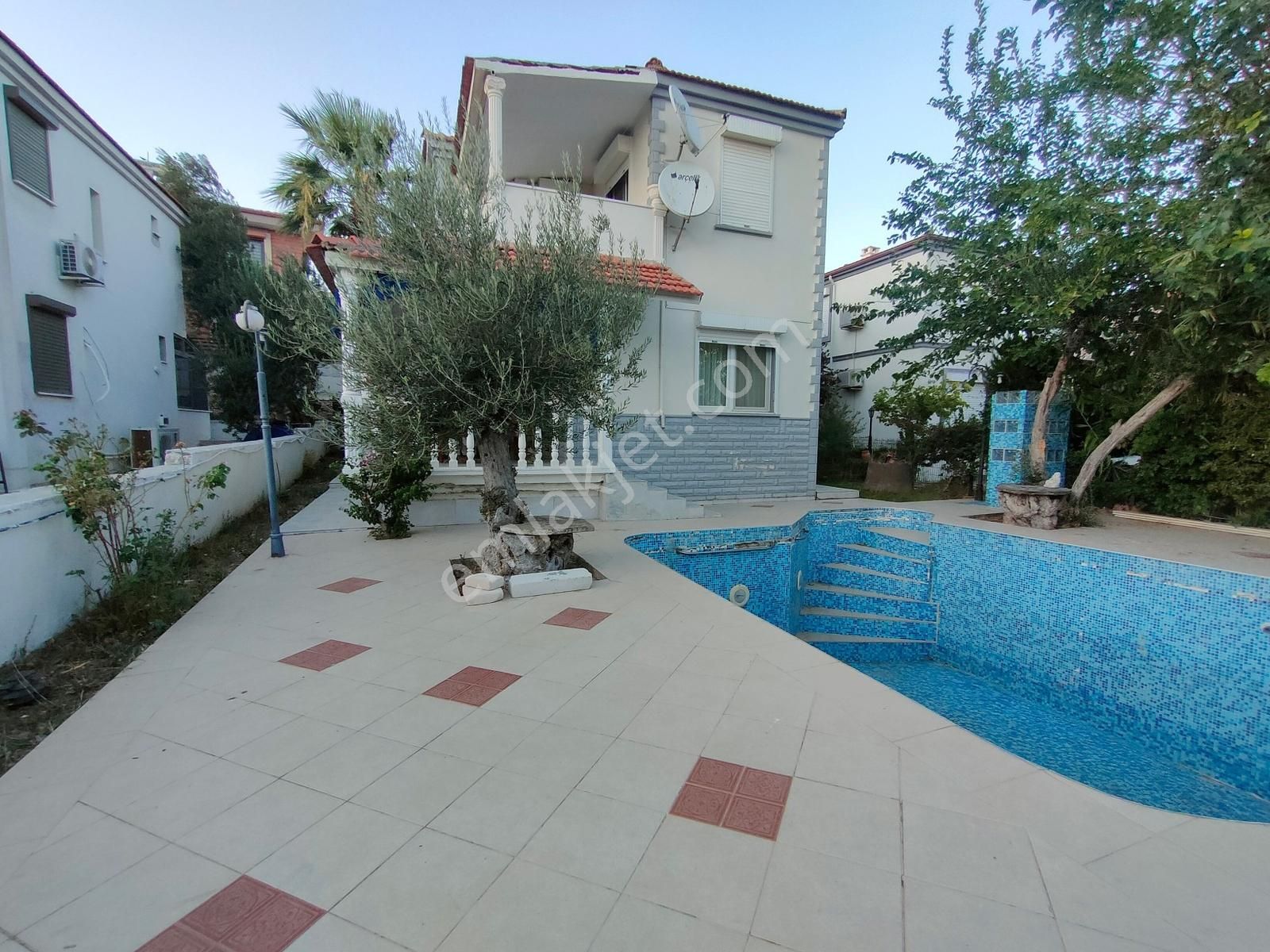 Onvest'ten / Cunda Adasında Müstakil Havuzlu Villa Denize 150m