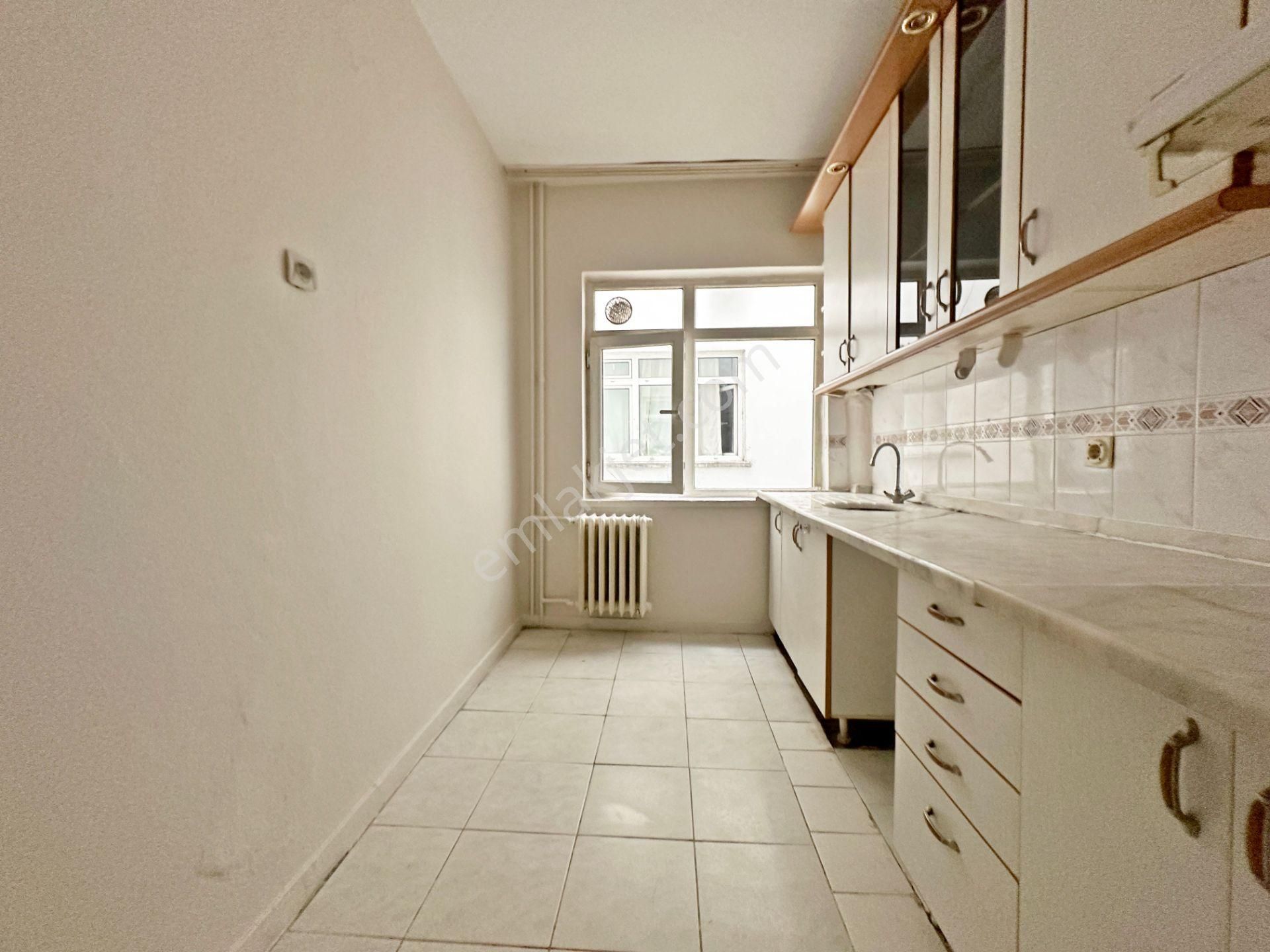 Aşağı Eğlence'de Giresun Caddesine Çok Yakın Mimarlar Sokakta Orta Katta 3+1 Yeni Boyalı Balkonlu! - Görsel 6