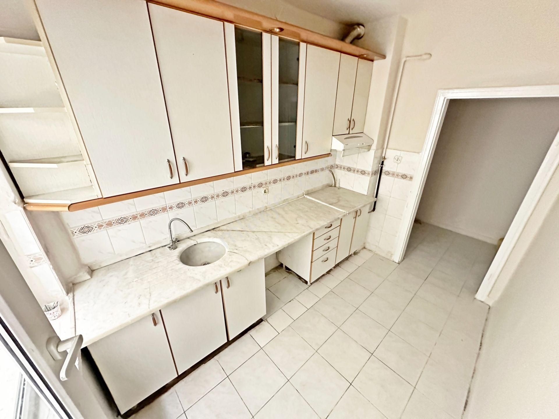 Aşağı Eğlence'de Giresun Caddesine Çok Yakın Mimarlar Sokakta Orta Katta 3+1 Yeni Boyalı Balkonlu! - Görsel 4