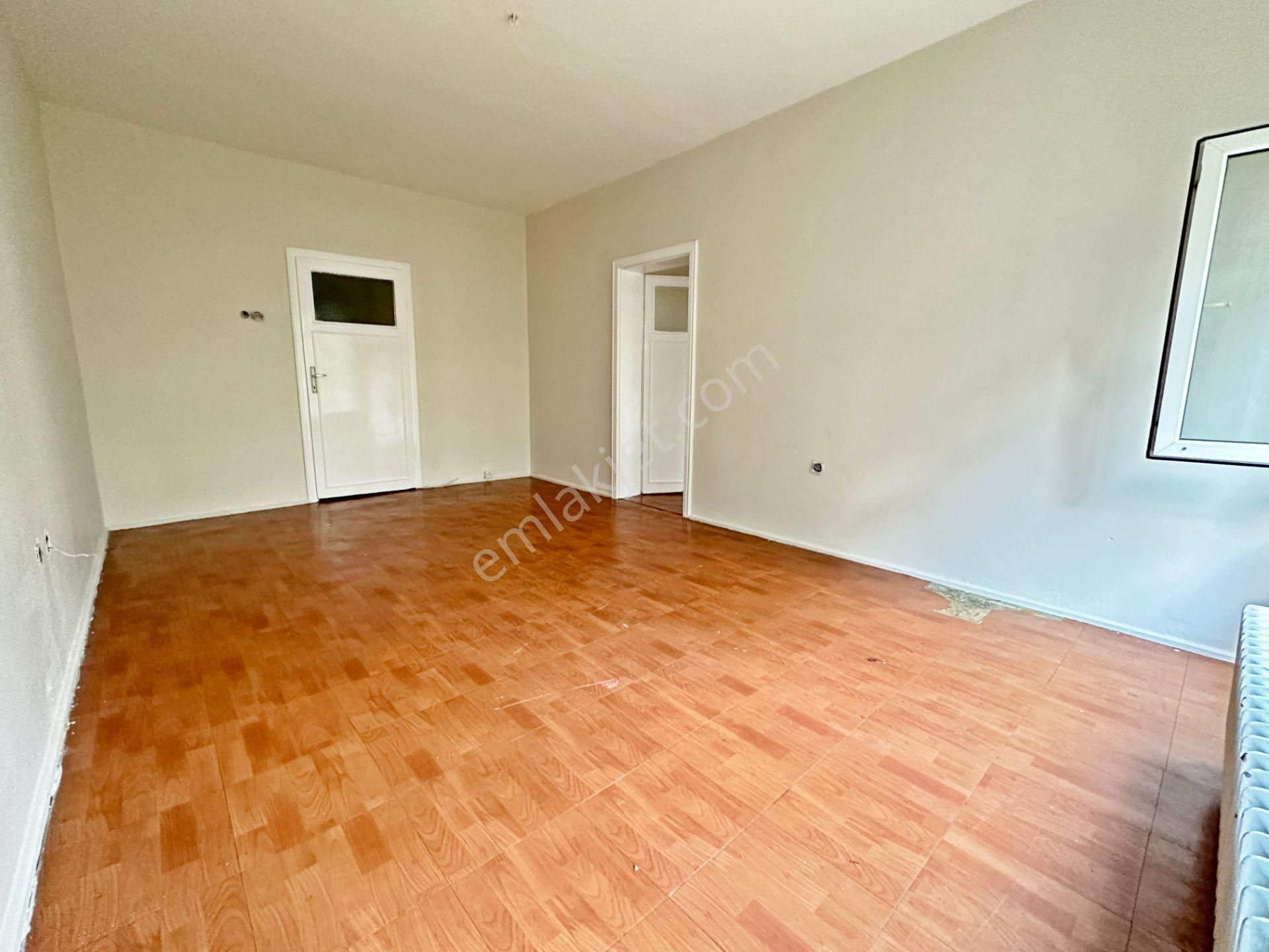 Aşağı Eğlence'de Giresun Caddesine Çok Yakın Mimarlar Sokakta Orta Katta 3+1 Yeni Boyalı Balkonlu! - Görsel 8