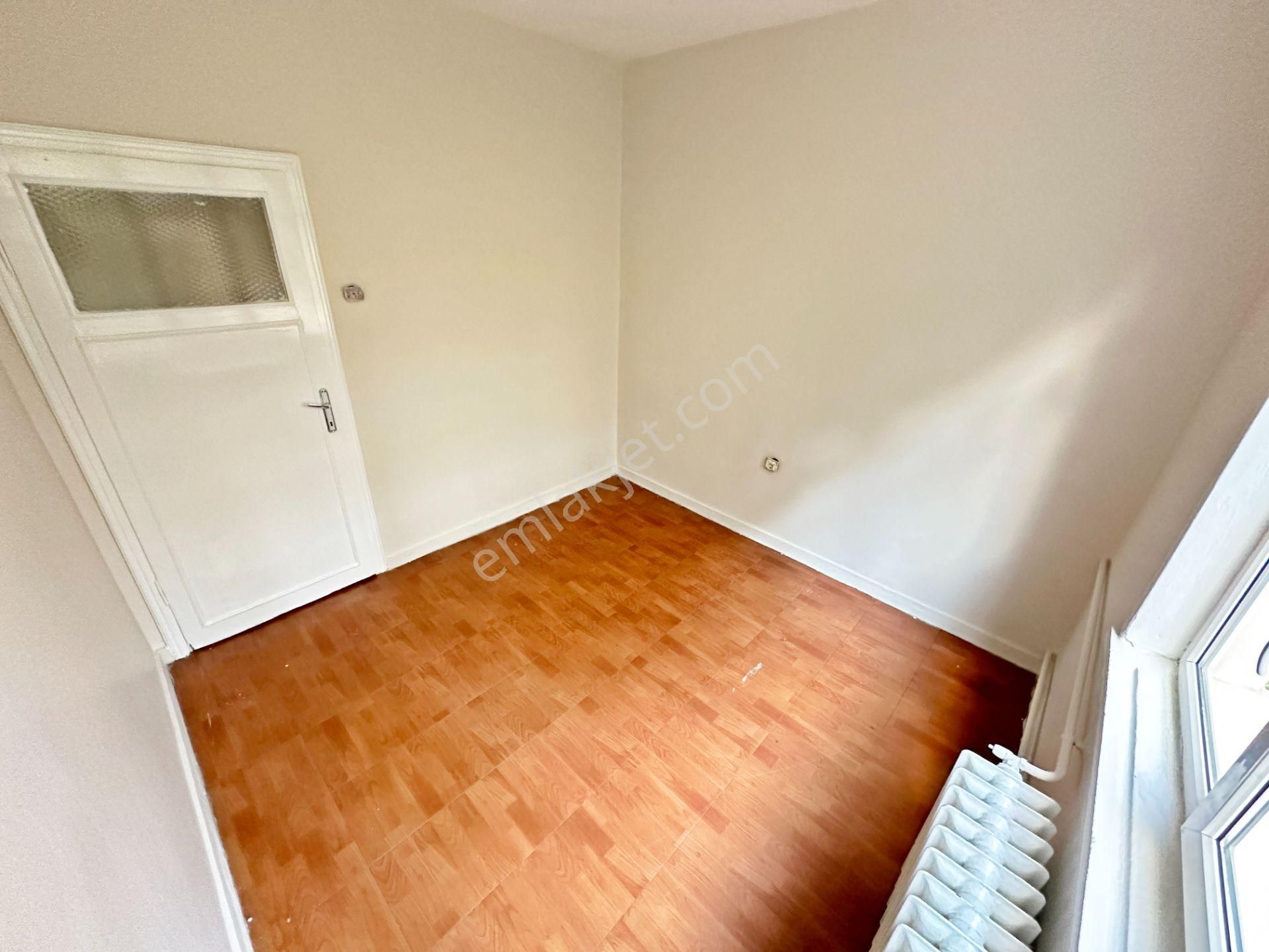 Aşağı Eğlence'de Giresun Caddesine Çok Yakın Mimarlar Sokakta Orta Katta 3+1 Yeni Boyalı Balkonlu! - Görsel 13