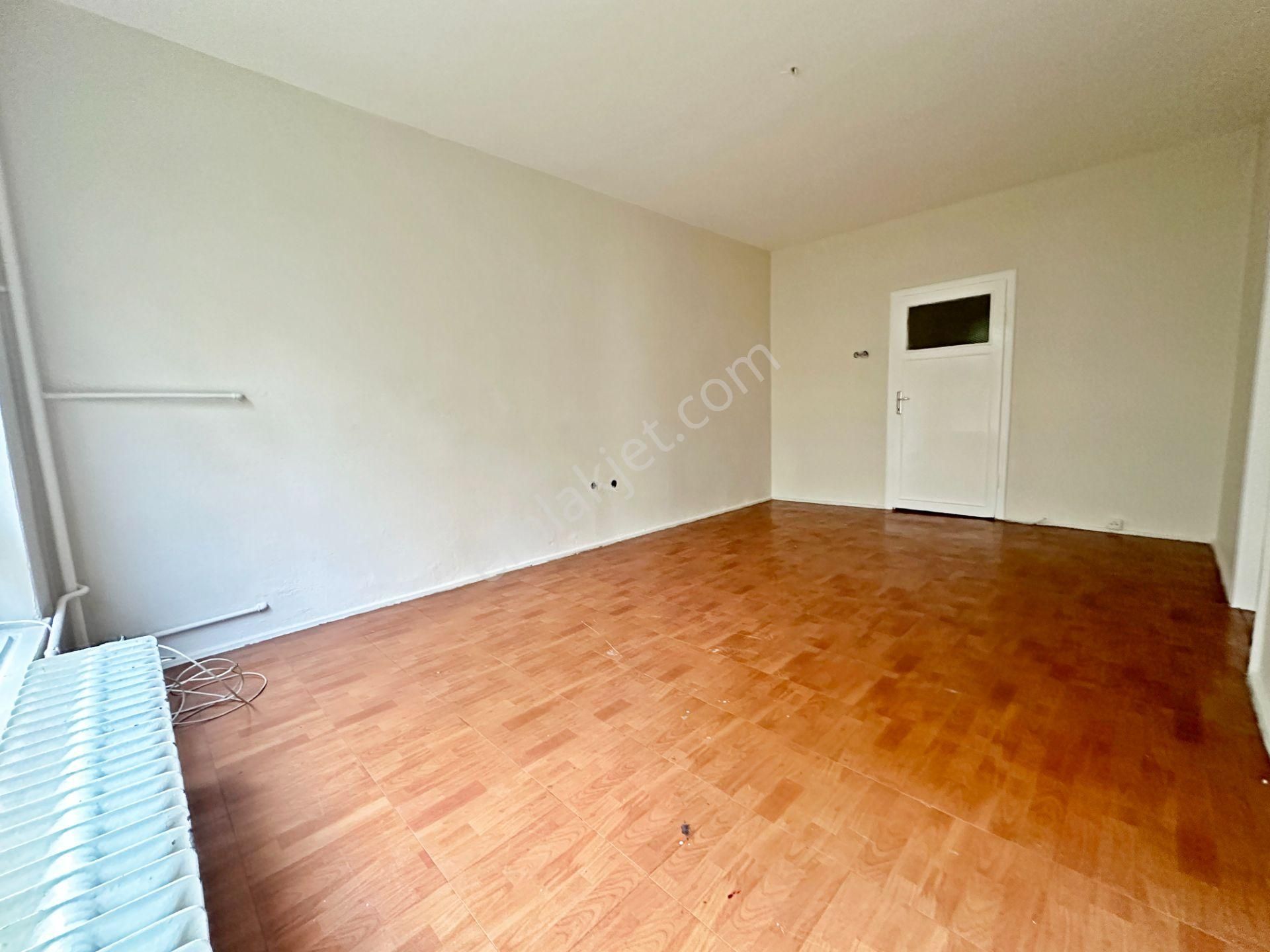 Aşağı Eğlence'de Giresun Caddesine Çok Yakın Mimarlar Sokakta Orta Katta 3+1 Yeni Boyalı Balkonlu! - Görsel 9