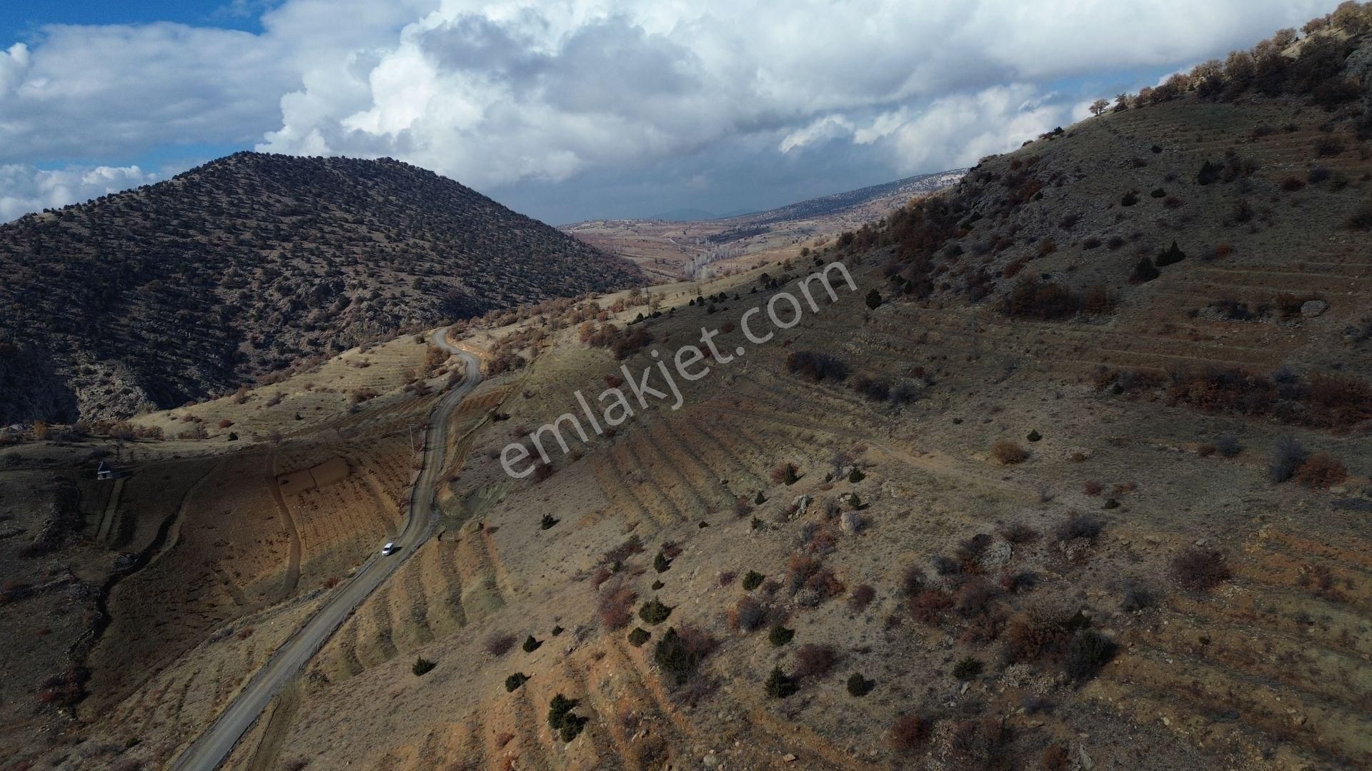 Konya / Hadim / Aşağıeşenler Mahallesinde 1.360 M² Müstakil Tapulu Bağ