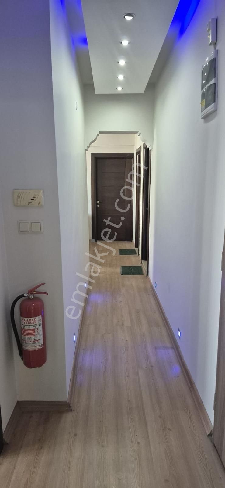 İnkilap Mah//ziraat Bank Yanı//cadde'de//izbana5dk//eşyalı/ofis - Görsel 9