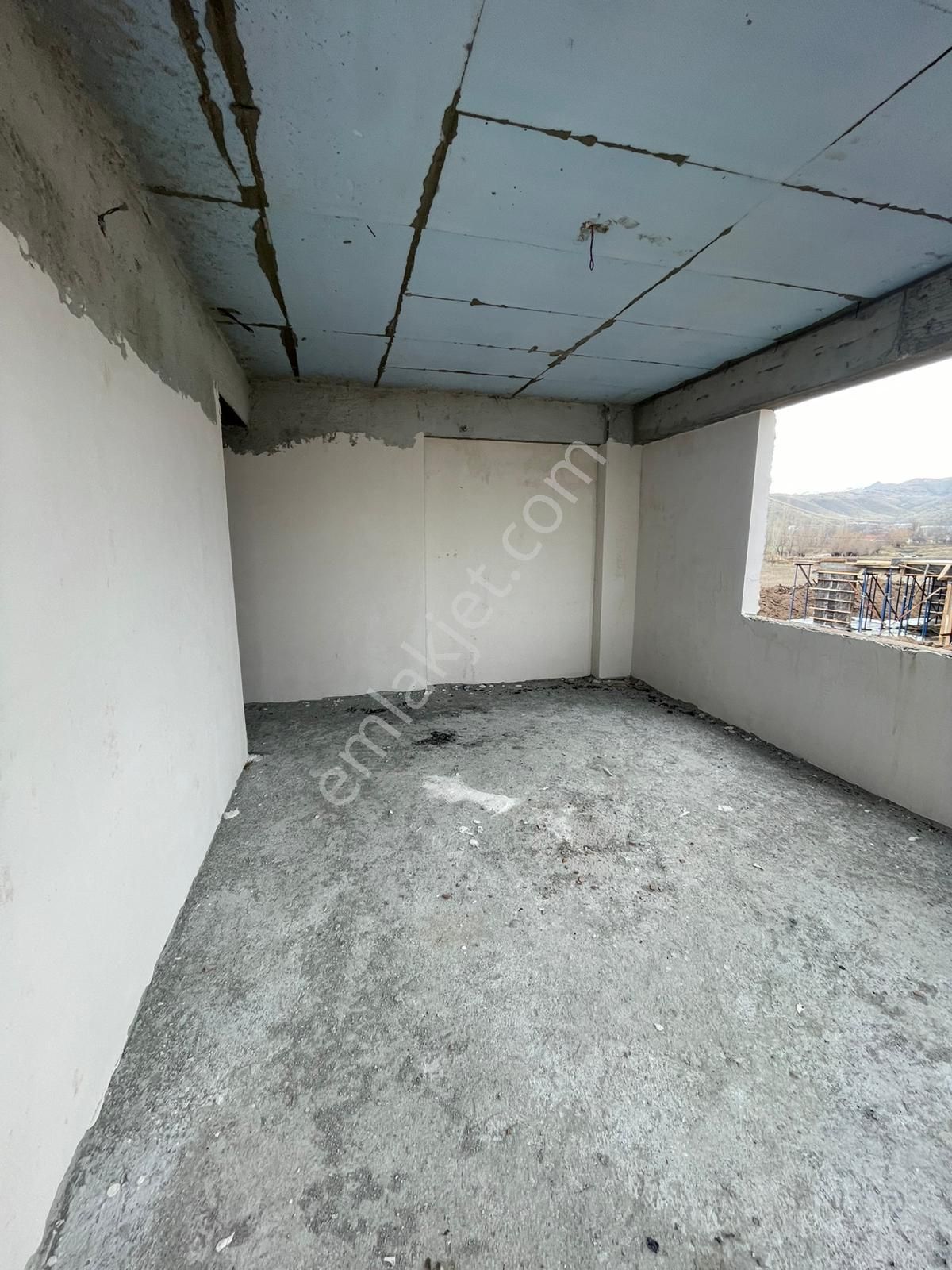 Afyon Üçok Emlaktan Mareşal F Çakmak Mah Satılık 2+1 Sıfır Lüx Ebebeyn Banyolu Daire - Görsel 7