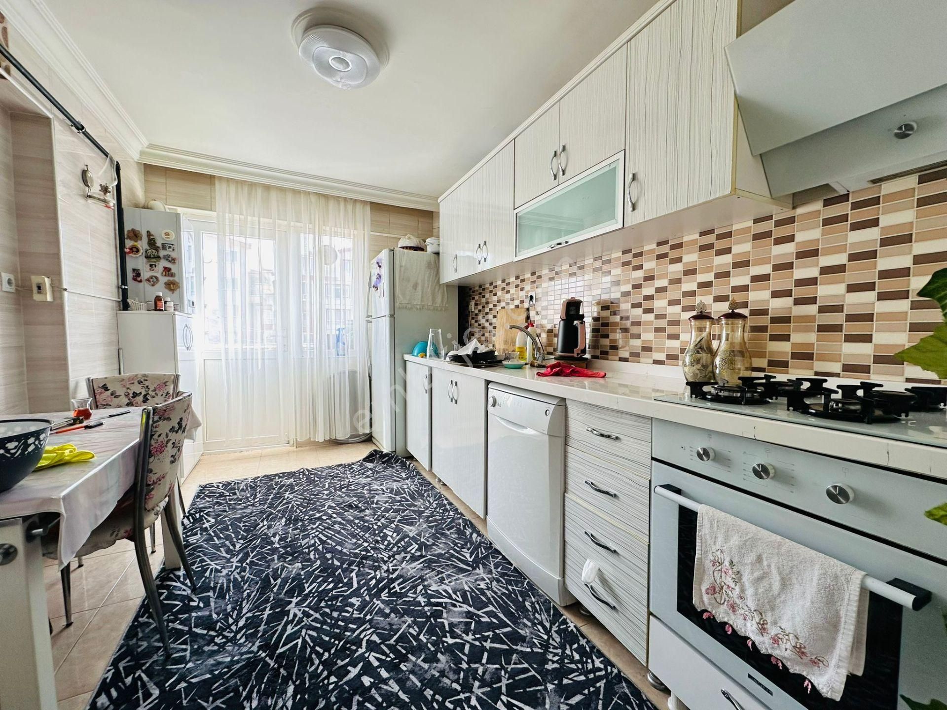 Bostancık Caddesi Dibi Asansörlü Full Yapılı 3+1 Katta Satılık Daire !! - Görsel 9