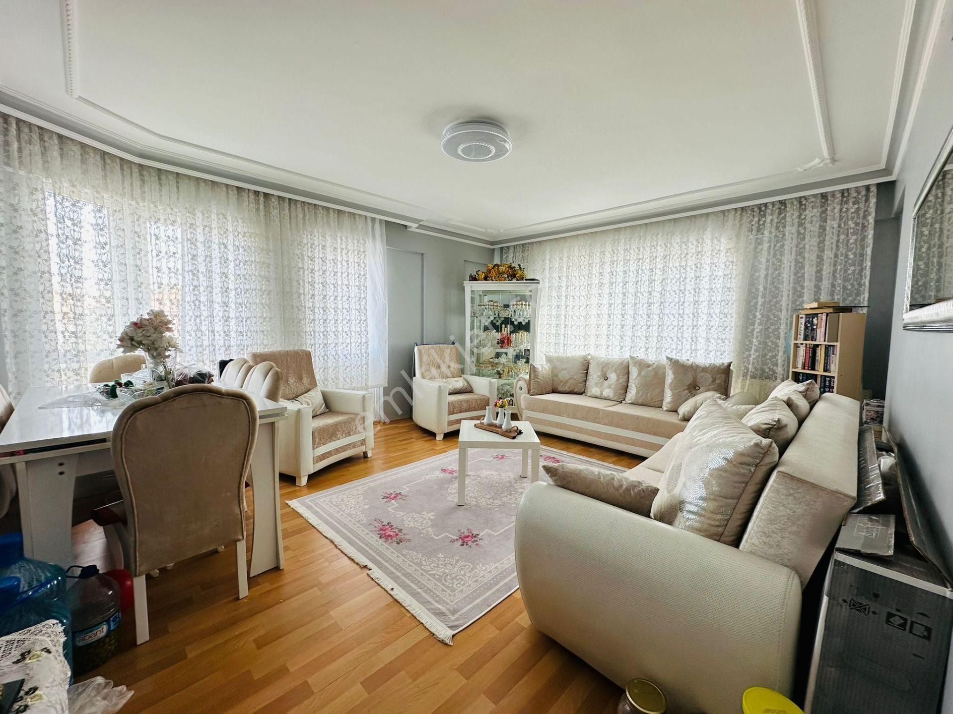 Bostancık Caddesi Dibi Asansörlü Full Yapılı 3+1 Katta Satılık Daire !!