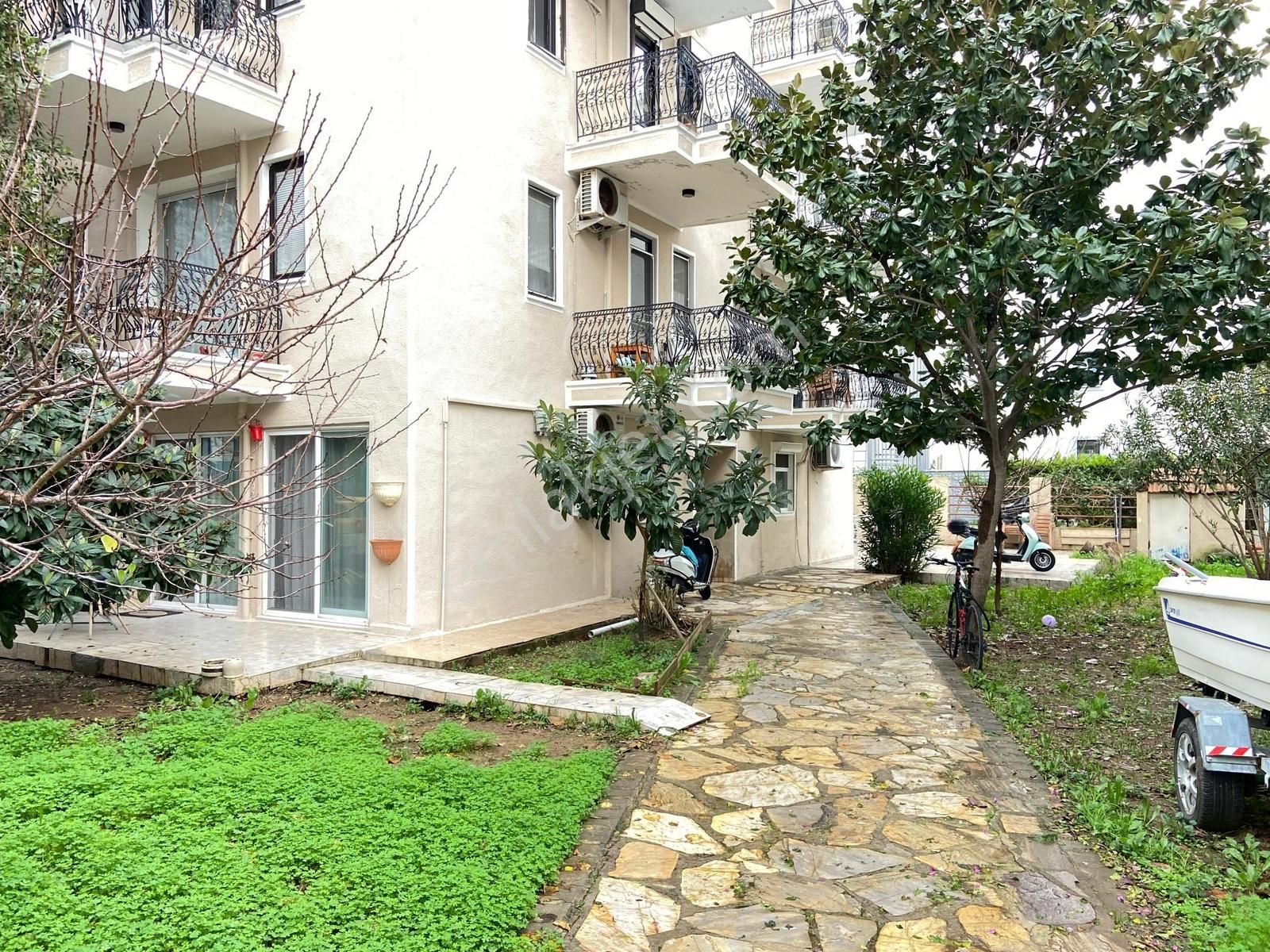 Ata'dan Siteler Denize 50 M Giriş Kat Eşyalı 2 Oda 1 Salon Daire