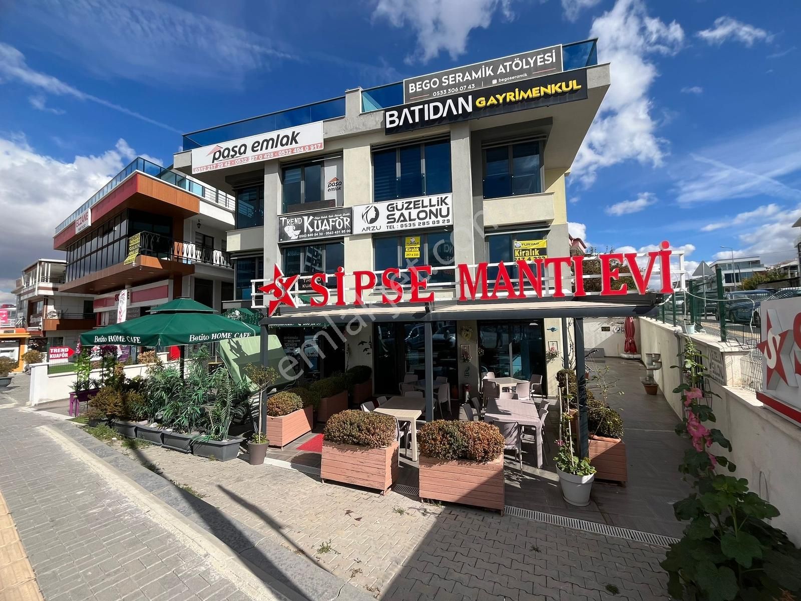 Turyap'tan Yaşamkent'te Cadde Üzeri Köşe Başı Kiralık Ofis Katı