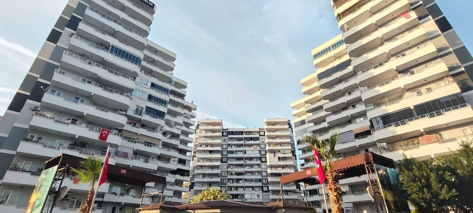 Mezitli Menderes'te Site İçerisinde Doğalgazlı Satılık 3+1 Daire