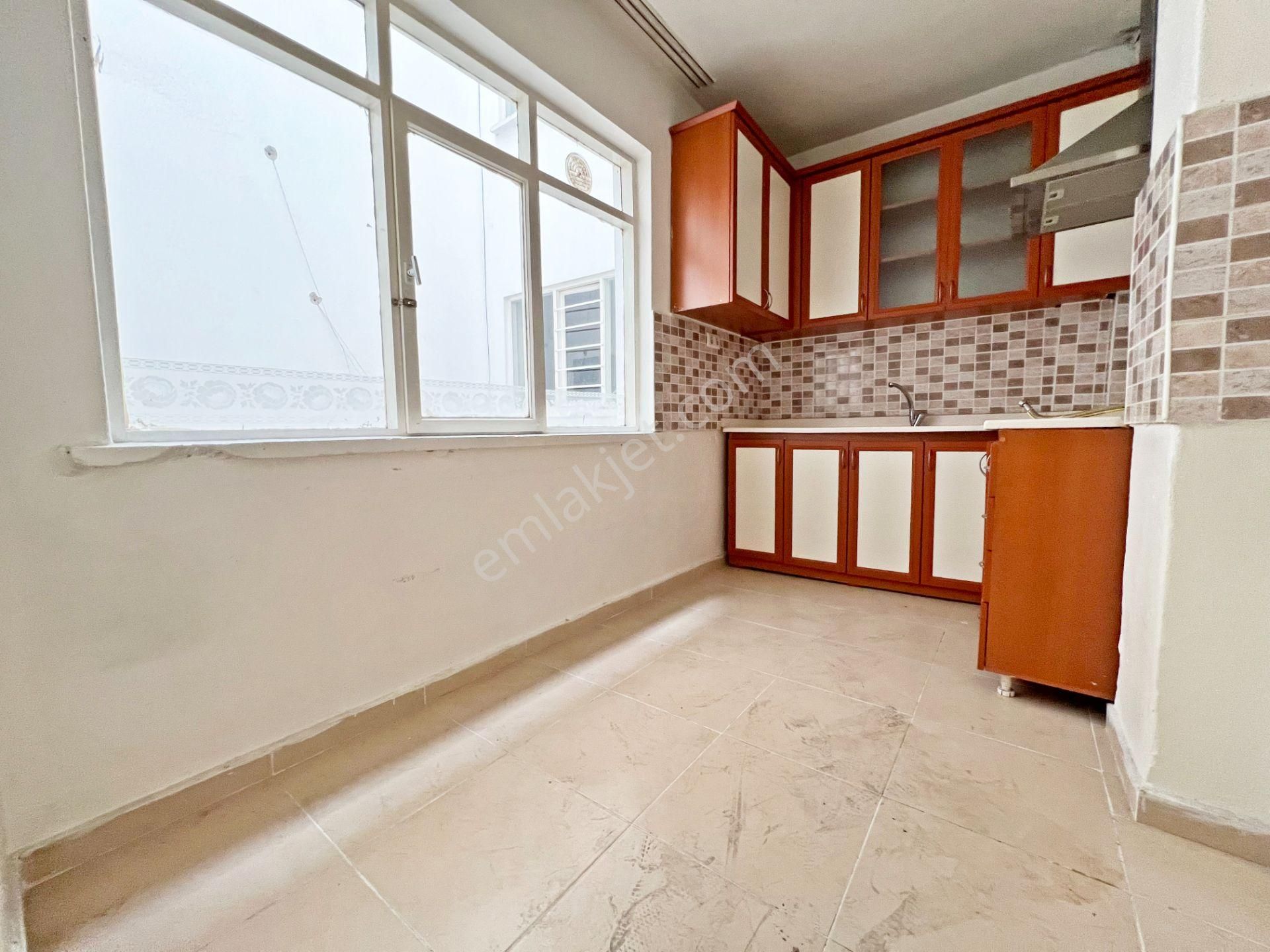 Aşağı Eğlence Mah. Feneryolu Sokak'ta 1.katta Orjinal Bağımsız Salon 3+1 Güney Doğu Cephe - Görsel 31