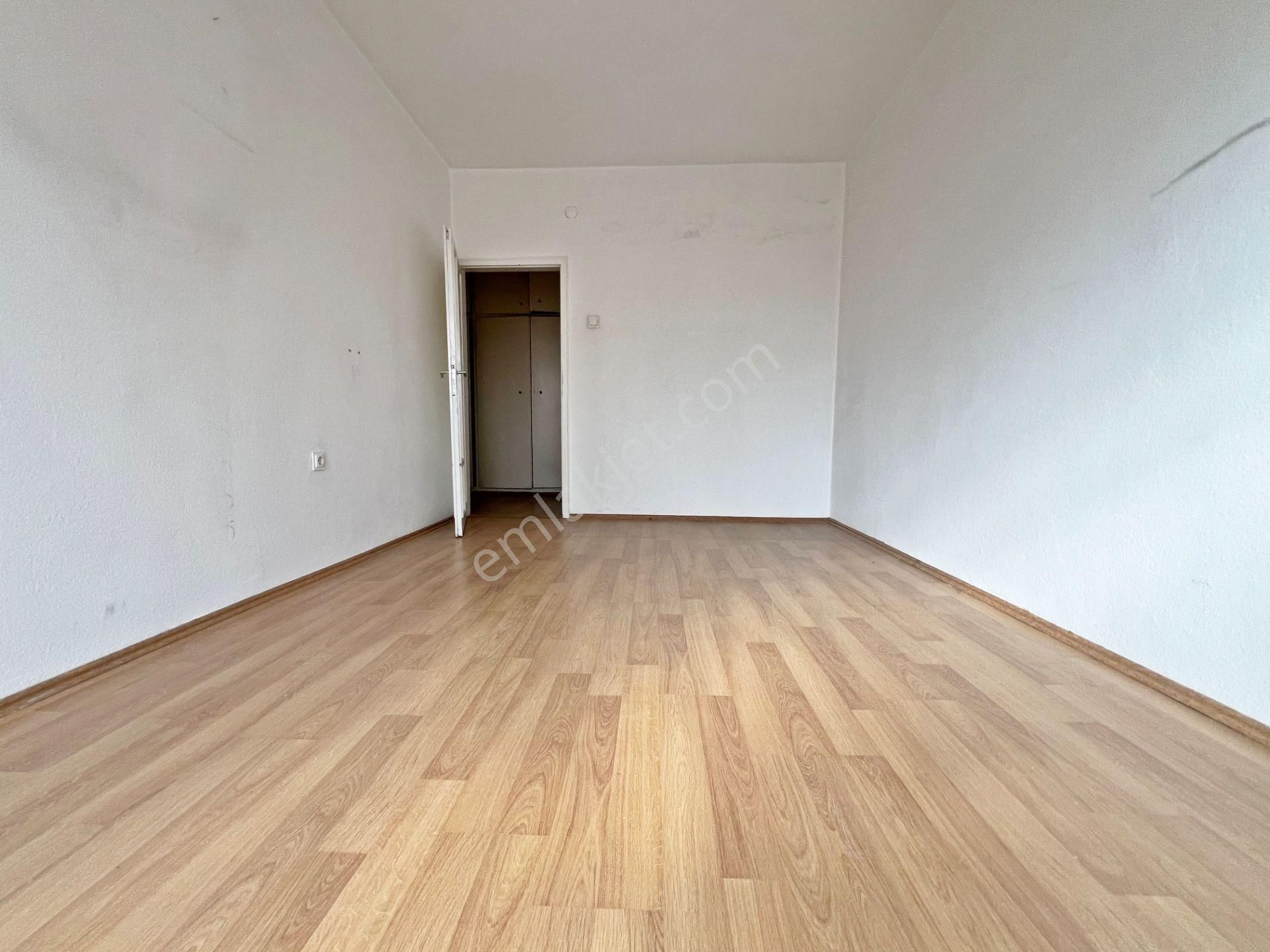 Aşağı Eğlence Mah. Feneryolu Sokak'ta 1.katta Orjinal Bağımsız Salon 3+1 Güney Doğu Cephe - Görsel 18