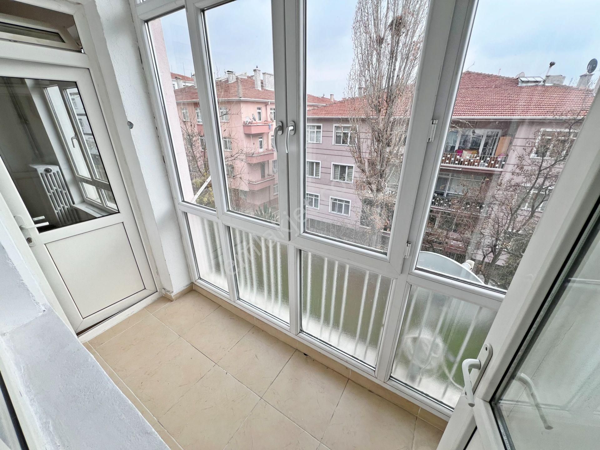 Aşağı Eğlence Mah. Feneryolu Sokak'ta 1.katta Orjinal Bağımsız Salon 3+1 Güney Doğu Cephe - Görsel 13
