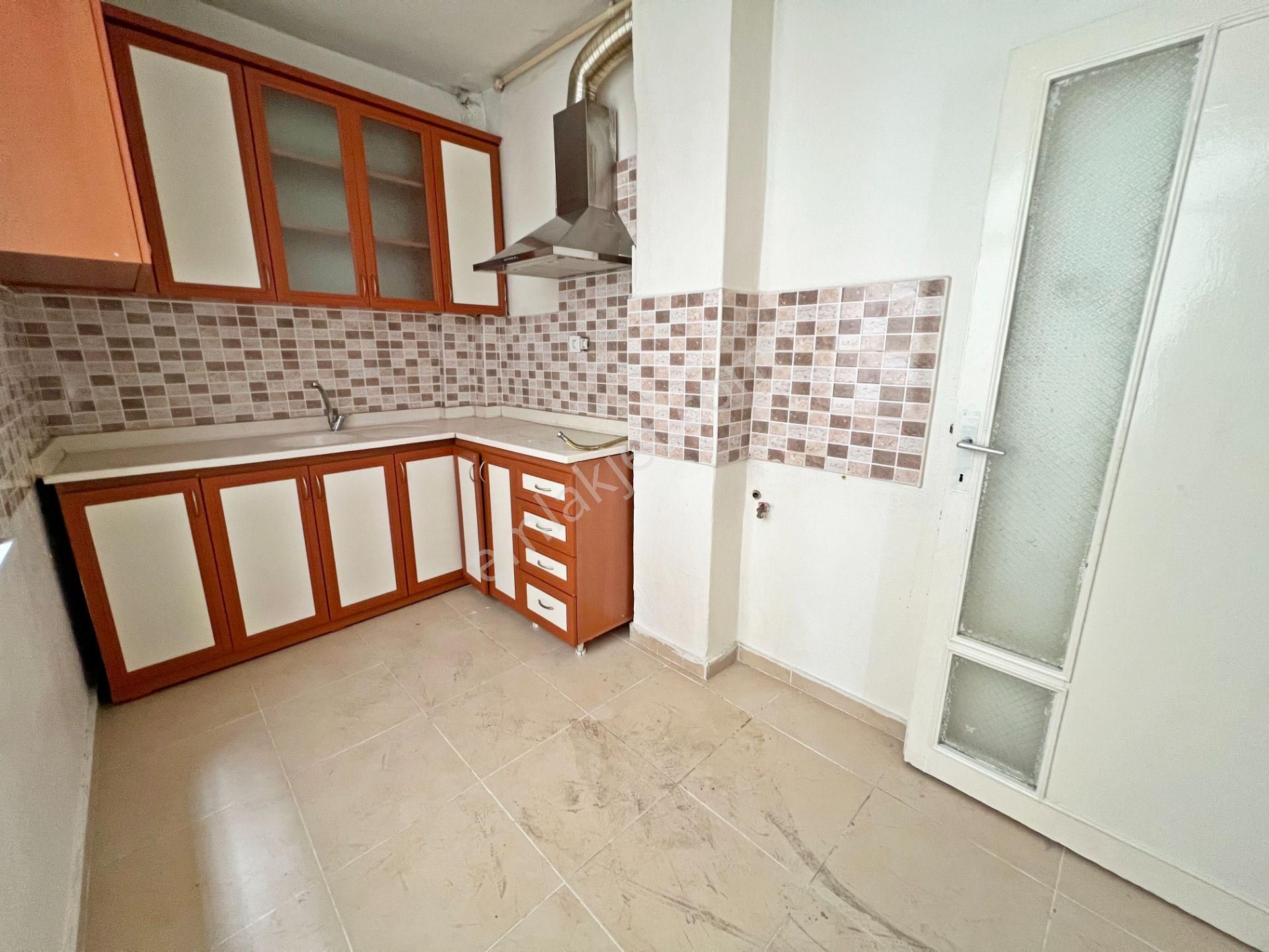 Aşağı Eğlence Mah. Feneryolu Sokak'ta 1.katta Orjinal Bağımsız Salon 3+1 Güney Doğu Cephe - Görsel 34