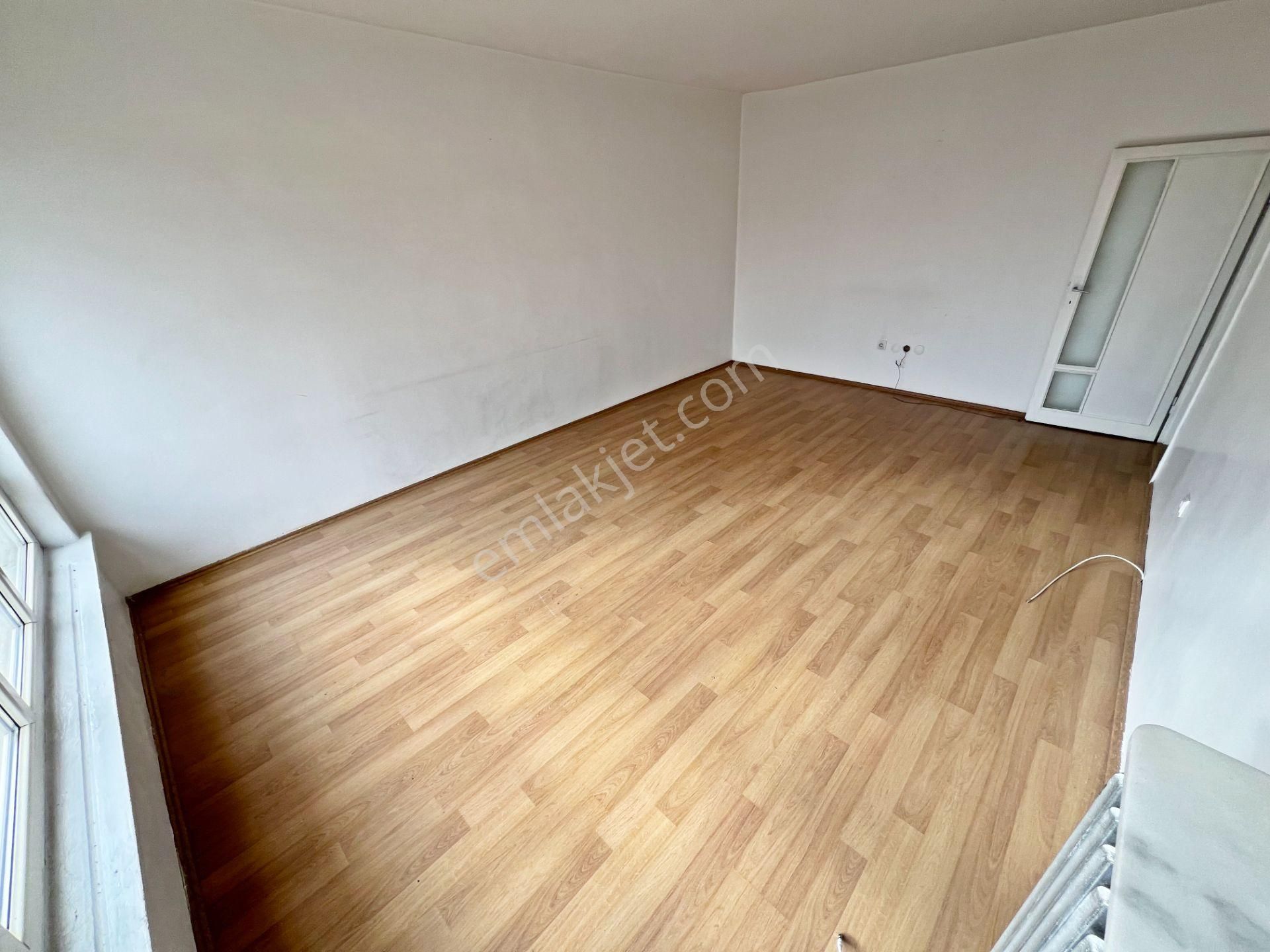 Aşağı Eğlence Mah. Feneryolu Sokak'ta 1.katta Orjinal Bağımsız Salon 3+1 Güney Doğu Cephe - Görsel 7