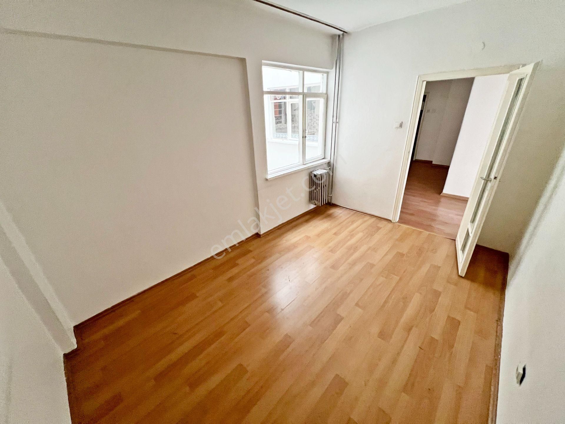 Aşağı Eğlence Mah. Feneryolu Sokak'ta 1.katta Orjinal Bağımsız Salon 3+1 Güney Doğu Cephe - Görsel 26