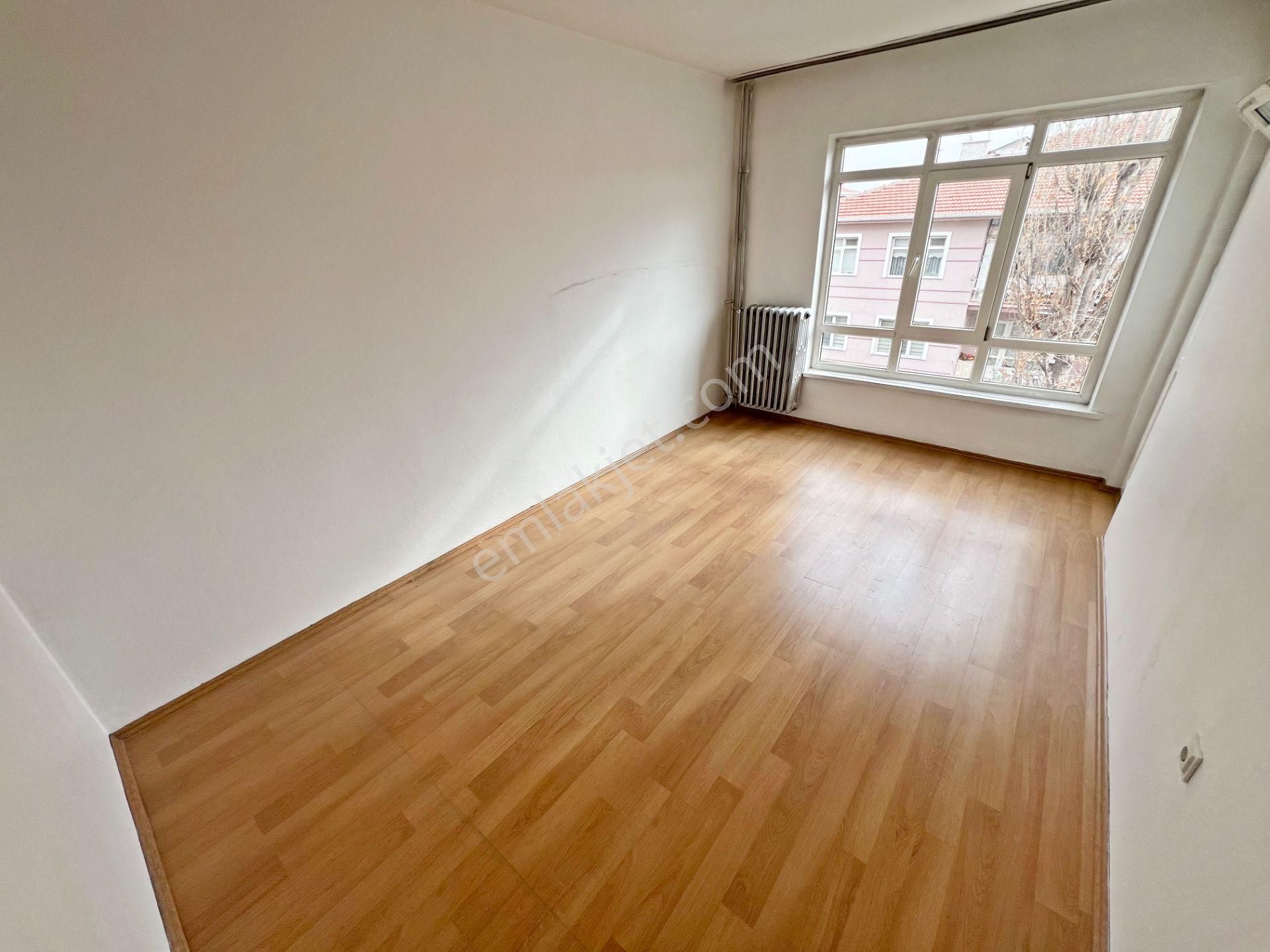 Aşağı Eğlence Mah. Feneryolu Sokak'ta 1.katta Orjinal Bağımsız Salon 3+1 Güney Doğu Cephe - Görsel 21