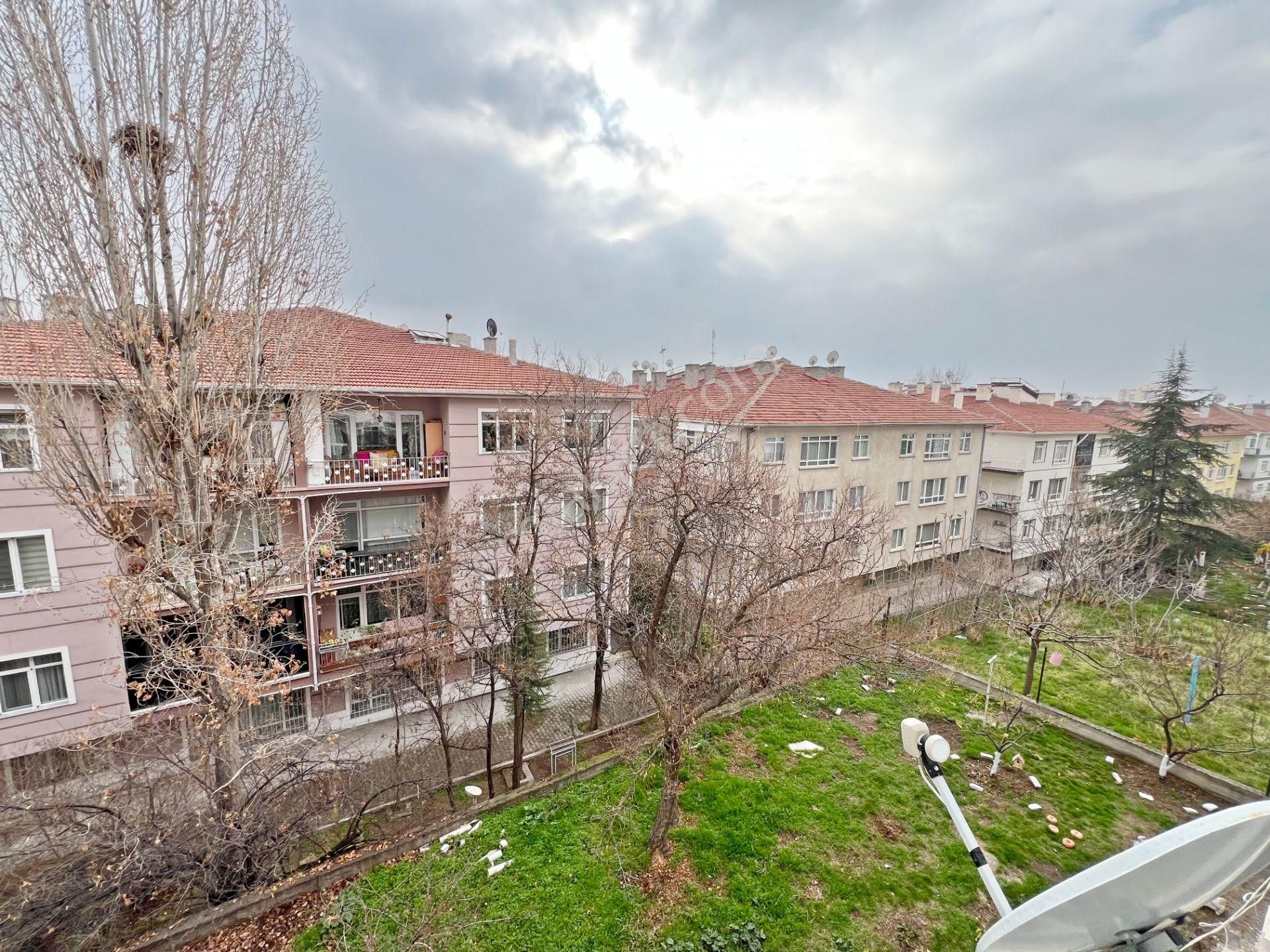Aşağı Eğlence Mah. Feneryolu Sokak'ta 1.katta Orjinal Bağımsız Salon 3+1 Güney Doğu Cephe - Görsel 16
