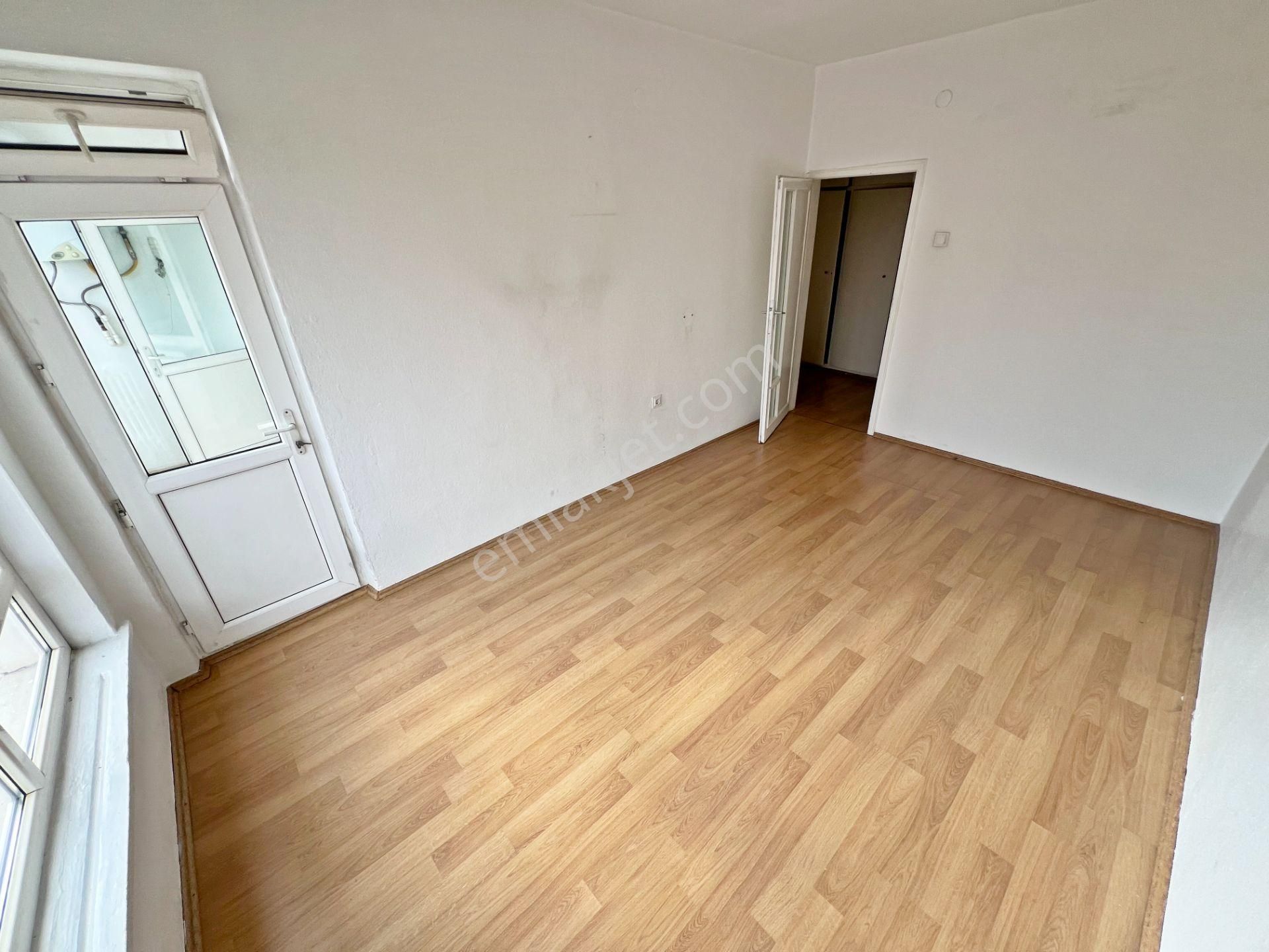 Aşağı Eğlence Mah. Feneryolu Sokak'ta 1.katta Orjinal Bağımsız Salon 3+1 Güney Doğu Cephe - Görsel 19