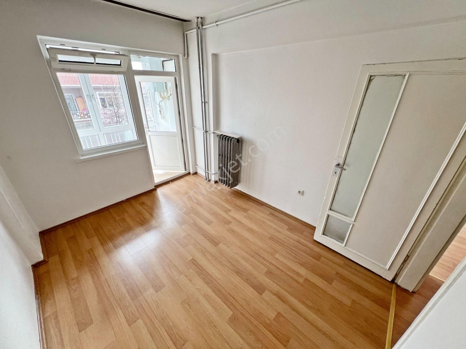 Aşağı Eğlence Mah. Feneryolu Sokak'ta 1.katta Orjinal Bağımsız Salon 3+1 Güney Doğu Cephe - Görsel 10