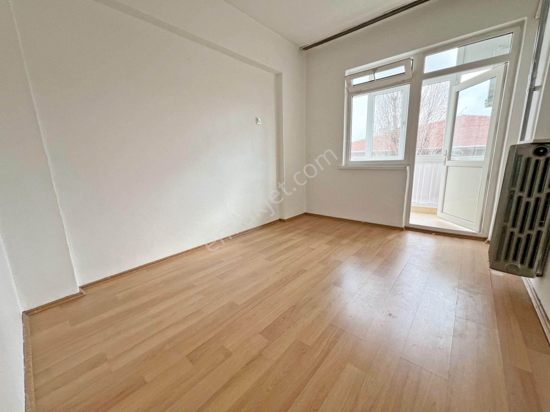 Aşağı Eğlence Mah. Feneryolu Sokak'ta 1.katta Orjinal Bağımsız Salon 3+1 Güney Doğu Cephe - Görsel 9