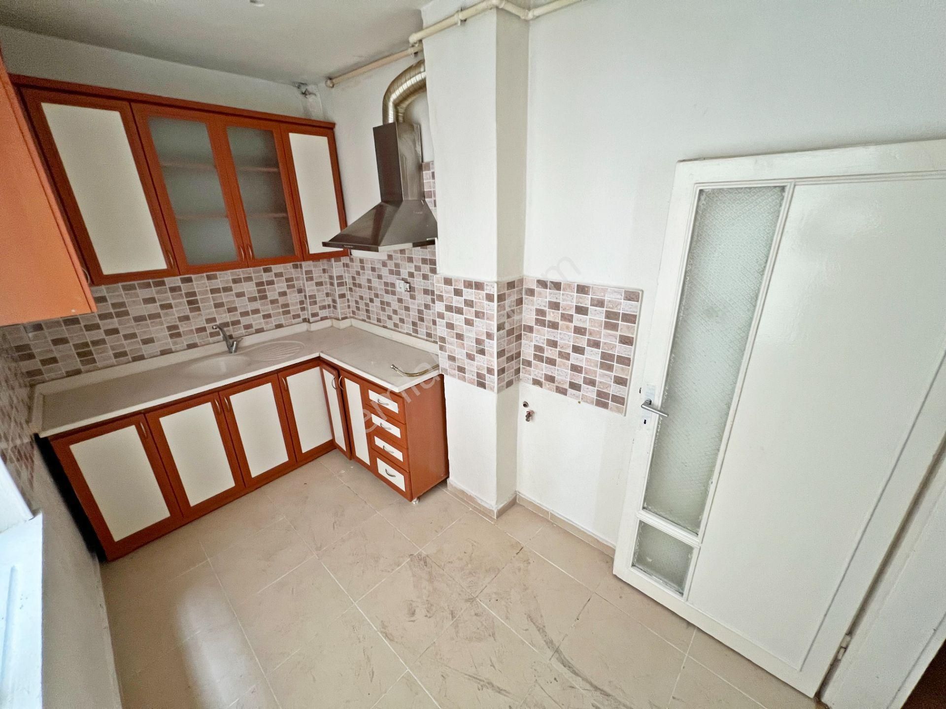 Aşağı Eğlence Mah. Feneryolu Sokak'ta 1.katta Orjinal Bağımsız Salon 3+1 Güney Doğu Cephe - Görsel 33