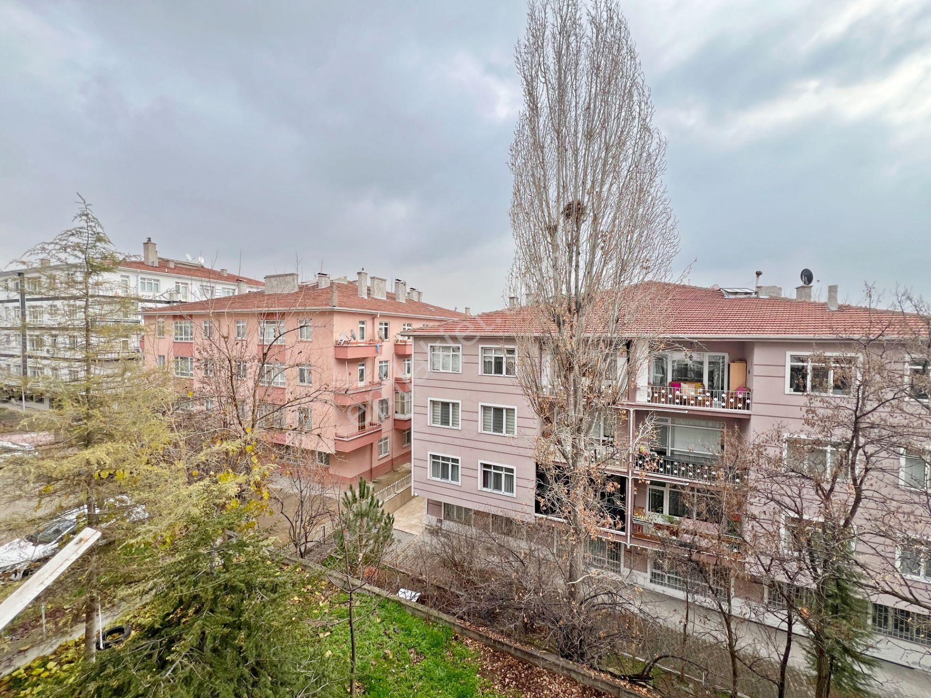 Aşağı Eğlence Mah. Feneryolu Sokak'ta 1.katta Orjinal Bağımsız Salon 3+1 Güney Doğu Cephe - Görsel 15
