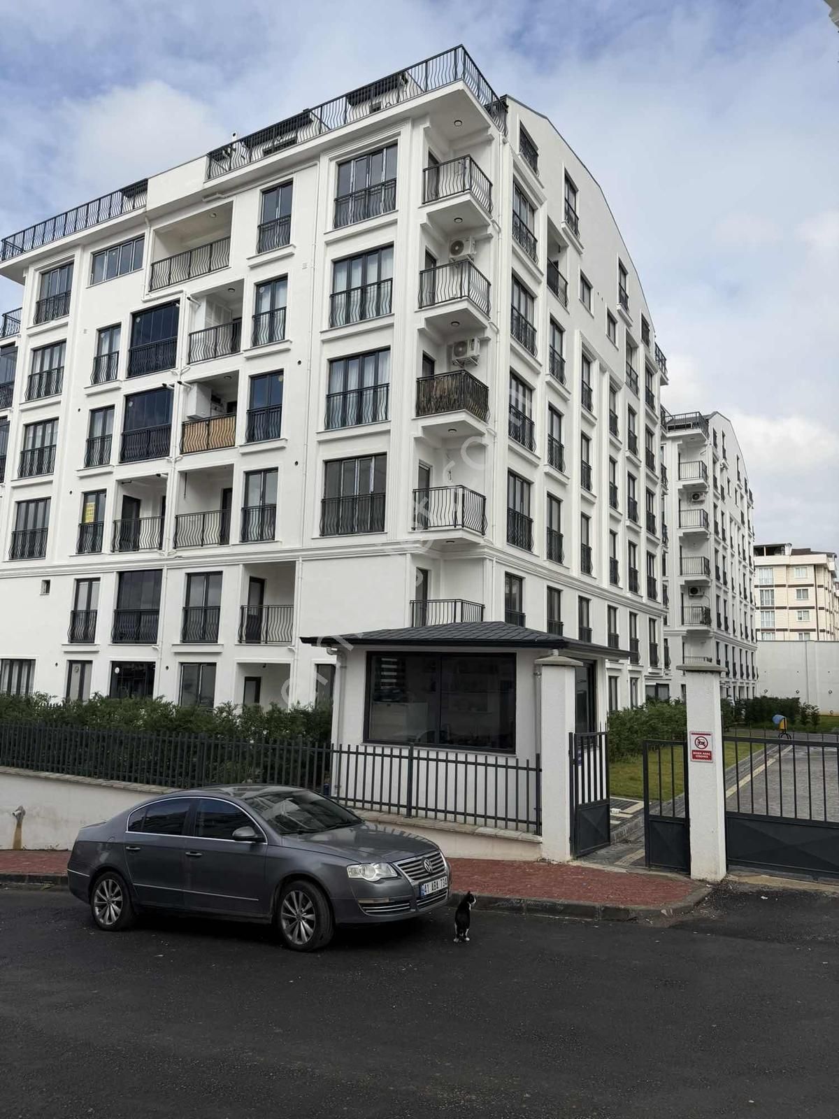 Daimi Taşkın Gayrımenkul'den Aksu Yaşam Sıtesı'nde 5 + 2 Dubleks