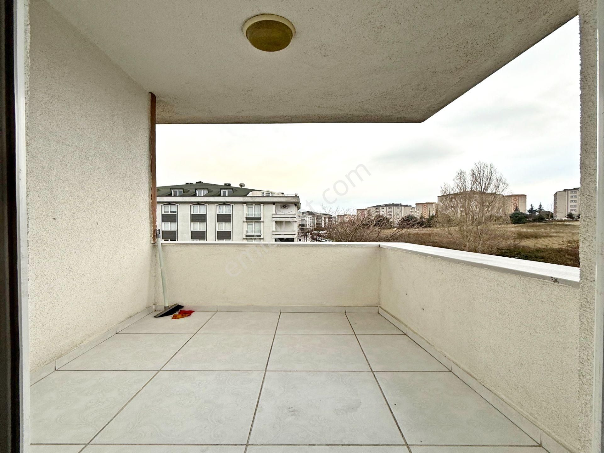 Yakuplu'da Diş Hastanesine Yakın Geniş 3+1 Kiralık Ara Kat Daire - Görsel 4