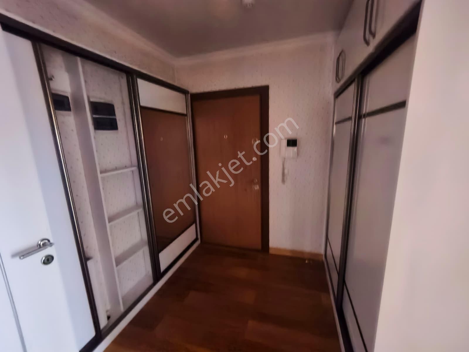 Şehrin En Merkezi Konumun Da Güvenlikli Site De 3+1 Daire Fırst - Görsel 2