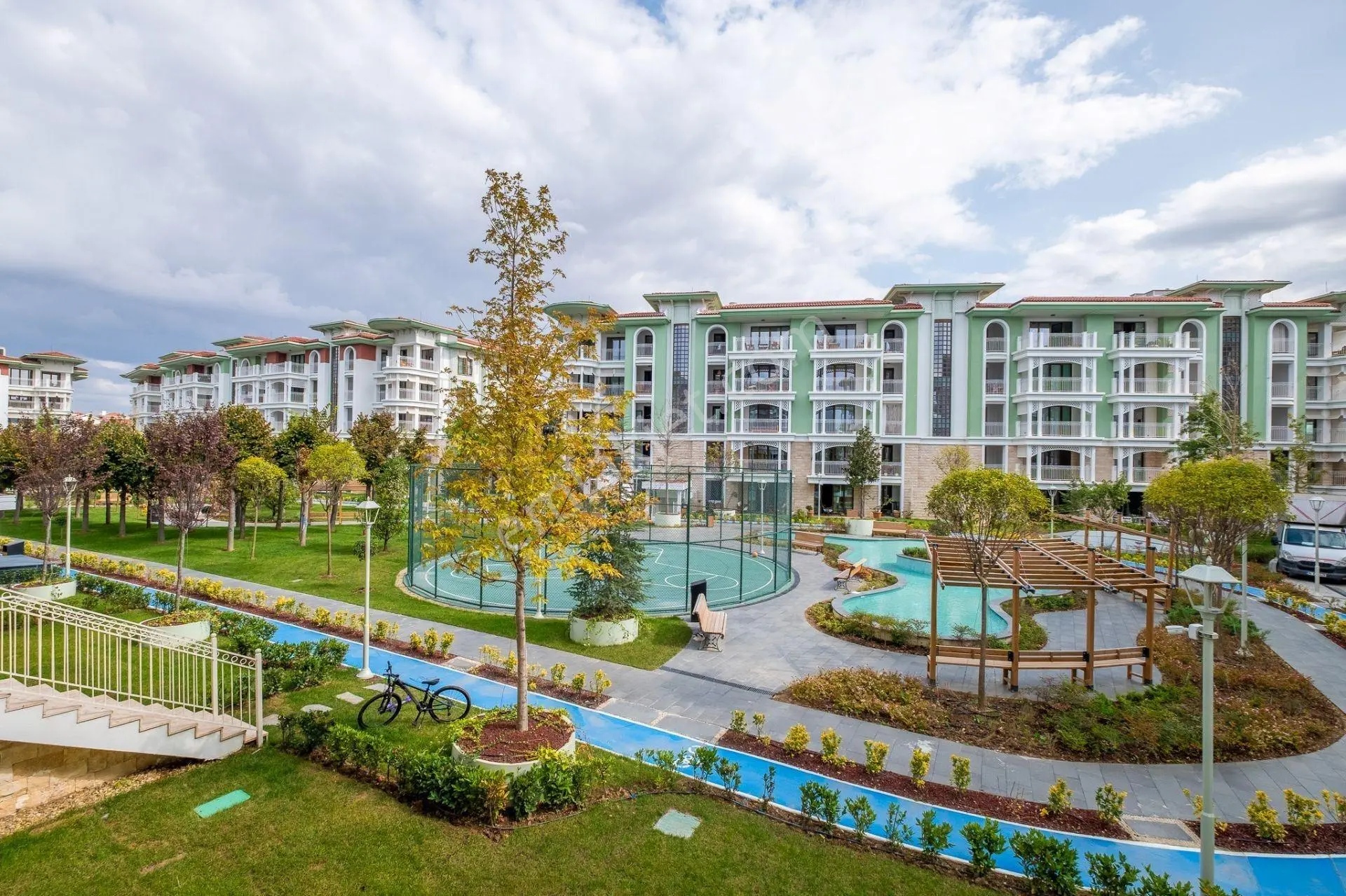 Florya Evleri Emlak Konutta Geniş Metrekareli 4,5+1 Arakat