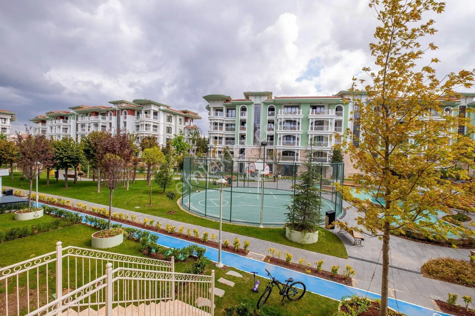 Florya Evleri Emlak Konutta Geniş Metrekareli 4,5+1 Arakat - Görsel 5