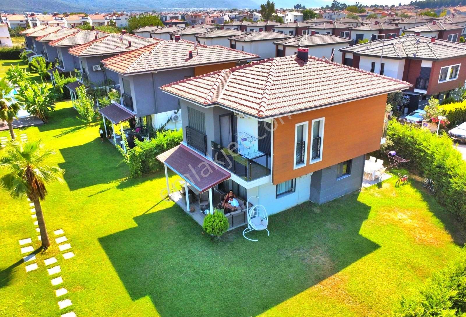 Kuşadası Davutlar Sahilinde 3+1 Tek Müstakil Havuzlu Sitede Köşe Villa - Görsel 3