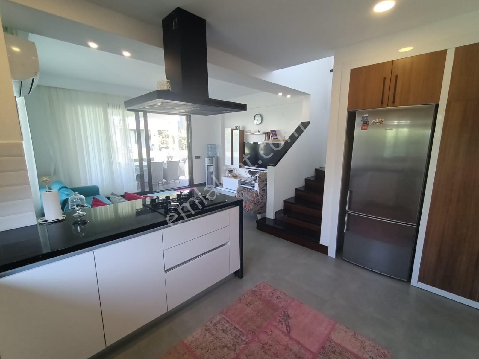 Kuşadası Davutlar Sahilinde 3+1 Tek Müstakil Havuzlu Sitede Köşe Villa - Görsel 15