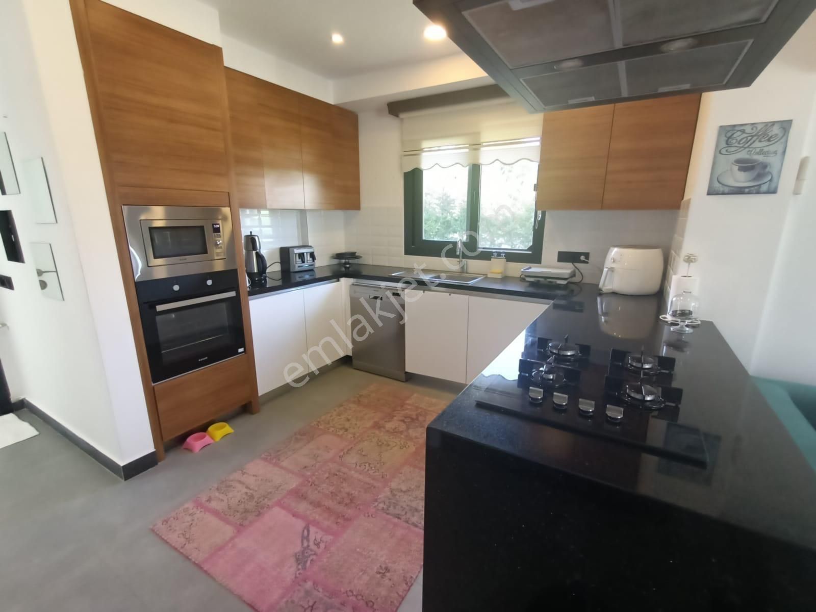 Kuşadası Davutlar Sahilinde 3+1 Tek Müstakil Havuzlu Sitede Köşe Villa - Görsel 13