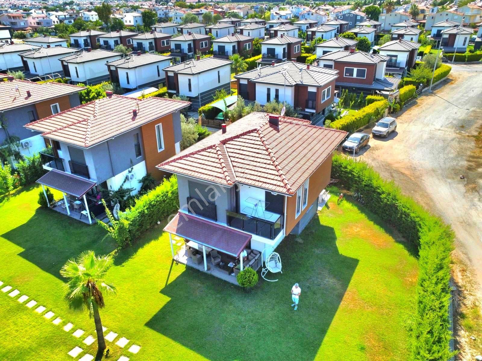 Kuşadası Davutlar Sahilinde 3+1 Tek Müstakil Havuzlu Sitede Köşe Villa - Görsel 2